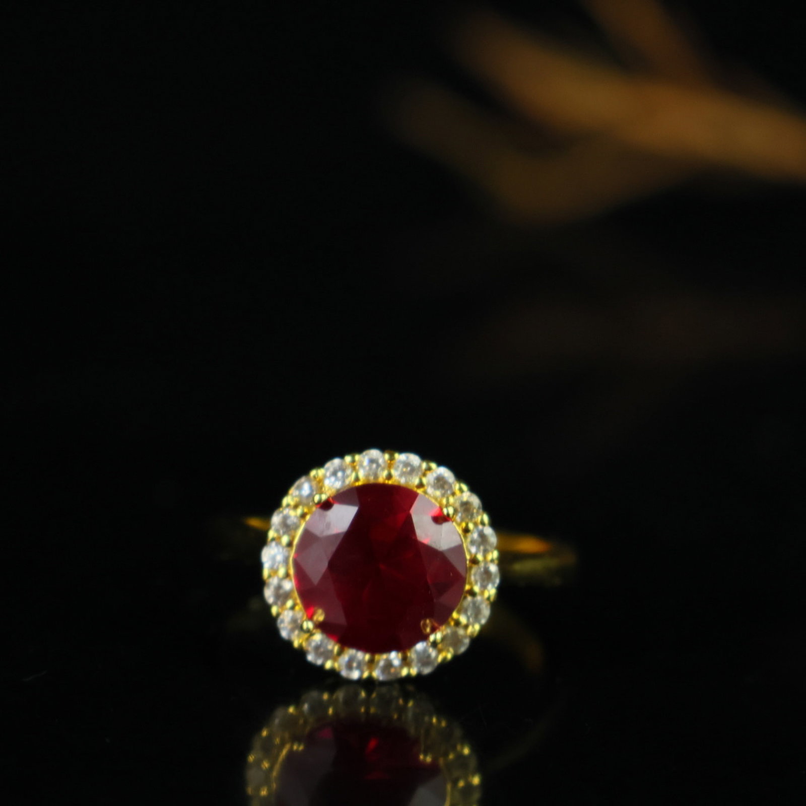 An Exquisite Ring: An Exquisite Ring,Size:0.4in 一个精美的戒指