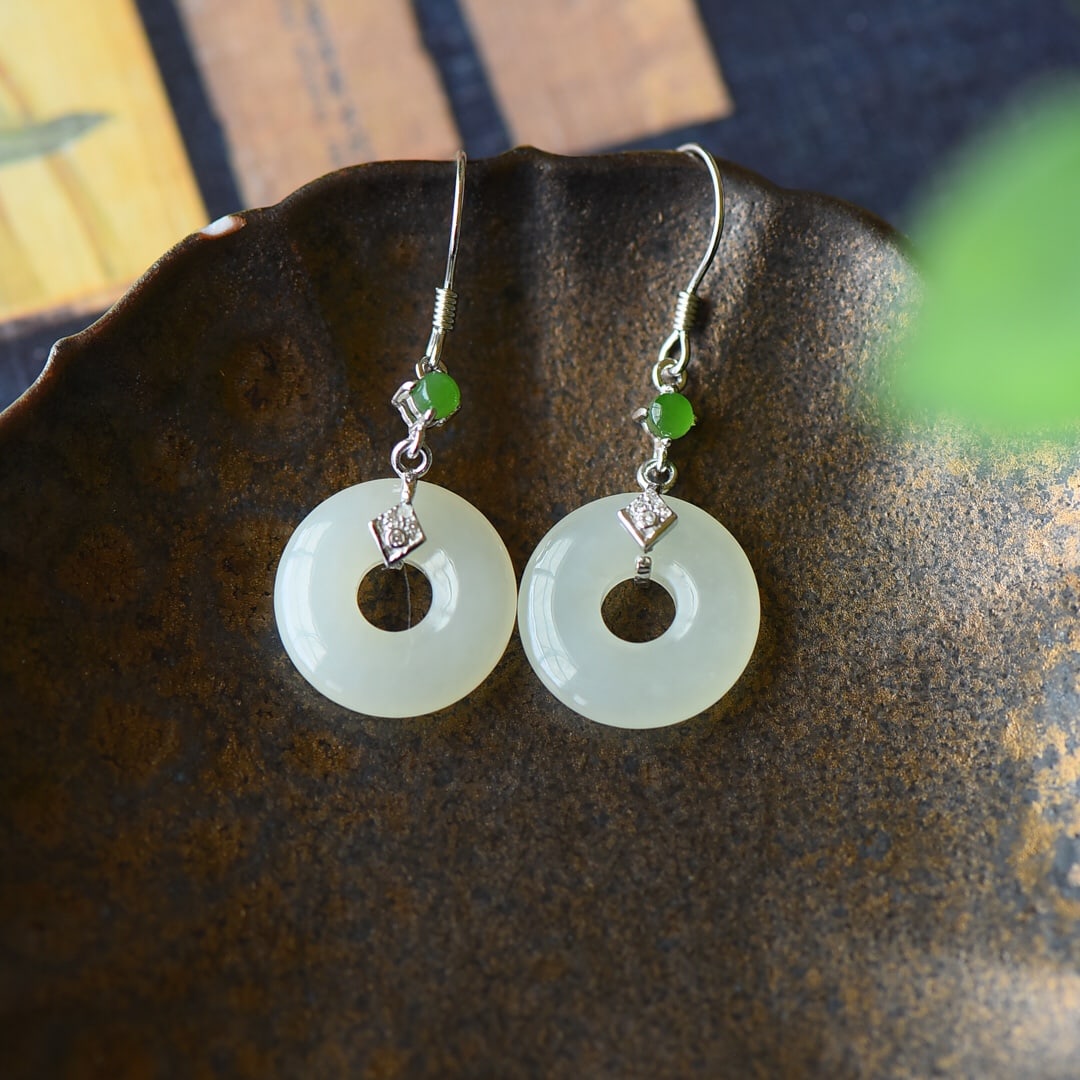 A Pair of Exquisite Sterling Silver Inlaid White Jade Earrings,Inlaid Jasper: A Pair of Exquisite Sterling Silver Inlaid White Jade Earrings,Inlaid Jasper,Size:0.6inx1.6in 一对纯银镶白玉耳环,嵌碧玉