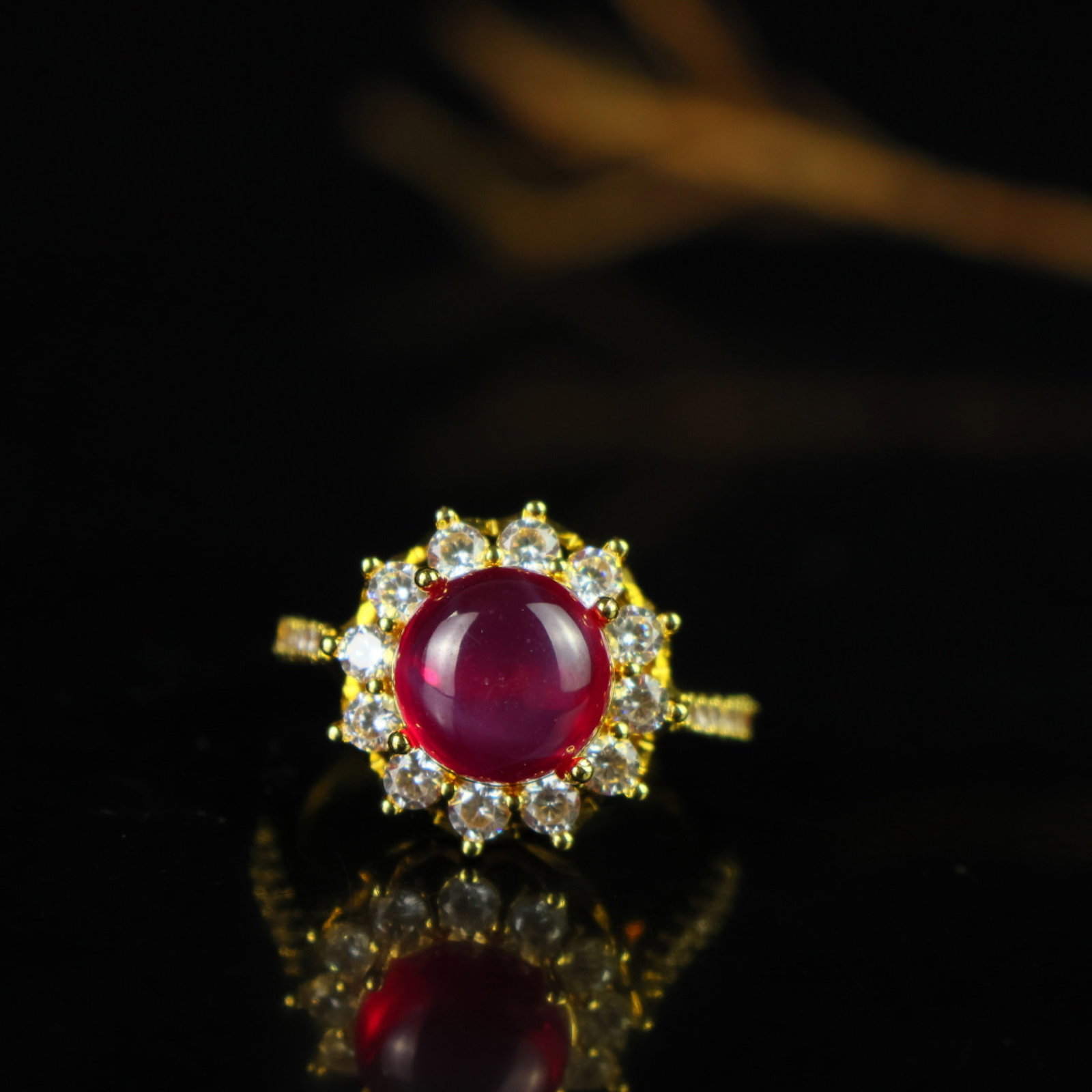 An Exquisite Ring: An Exquisite Ring,Size:0.4in 一个精美的戒指