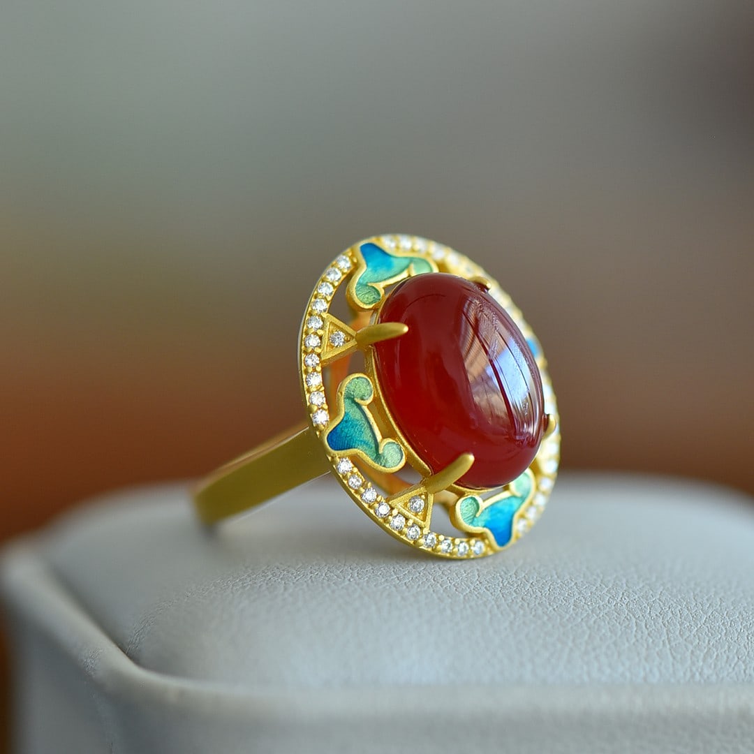 An Exquisite Sterling Silver-Gold Plated Inlaid Agate Enamel Ring: An Exquisite Sterling Silver-Gold Plated Inlaid Agate Enamel Ring 纯银镀金镶玛瑙珐琅戒指
