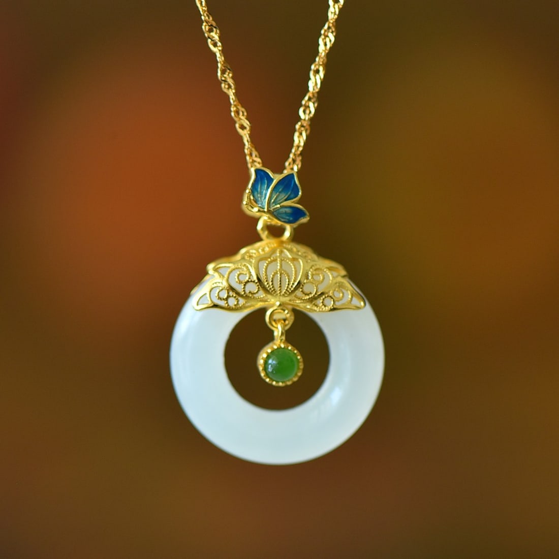 An Exquisite Sterling Silver-Gold Plated Inlaid White Jade Pendant: An Exquisite Sterling Silver-Gold Plated Inlaid White Jade Pendant 纯银镀金镶白玉吊坠
