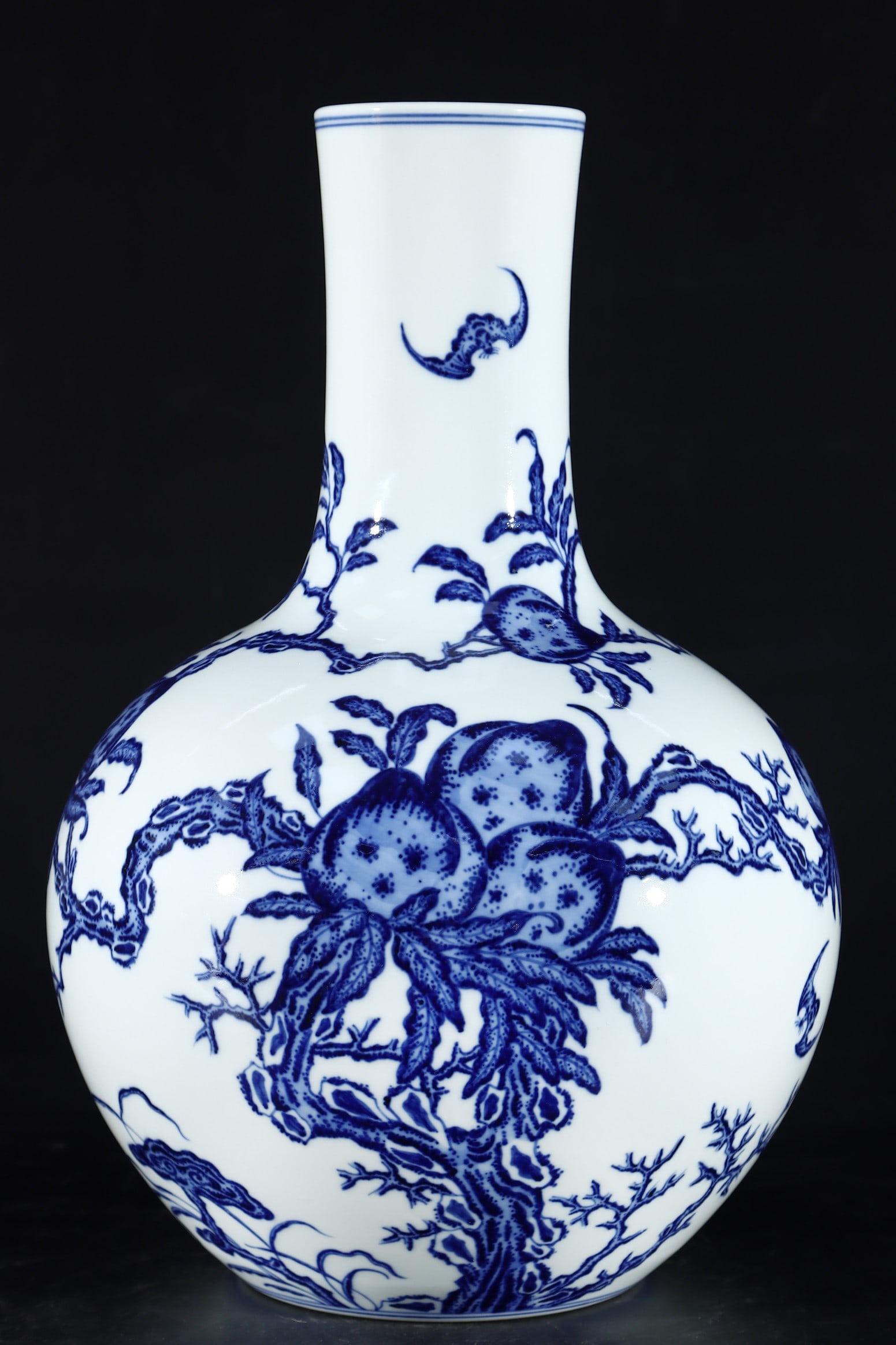 An Exquisite Blue and White Bats and Peach Pattern Vase: An Exquisite Blue and White Bats and Peach Pattern Vase,Qing Dynasty,China,Qianlong Six-character Mark,Size:15.4inx9.8in 青花蝙蝠桃子纹瓶,中ࢲ