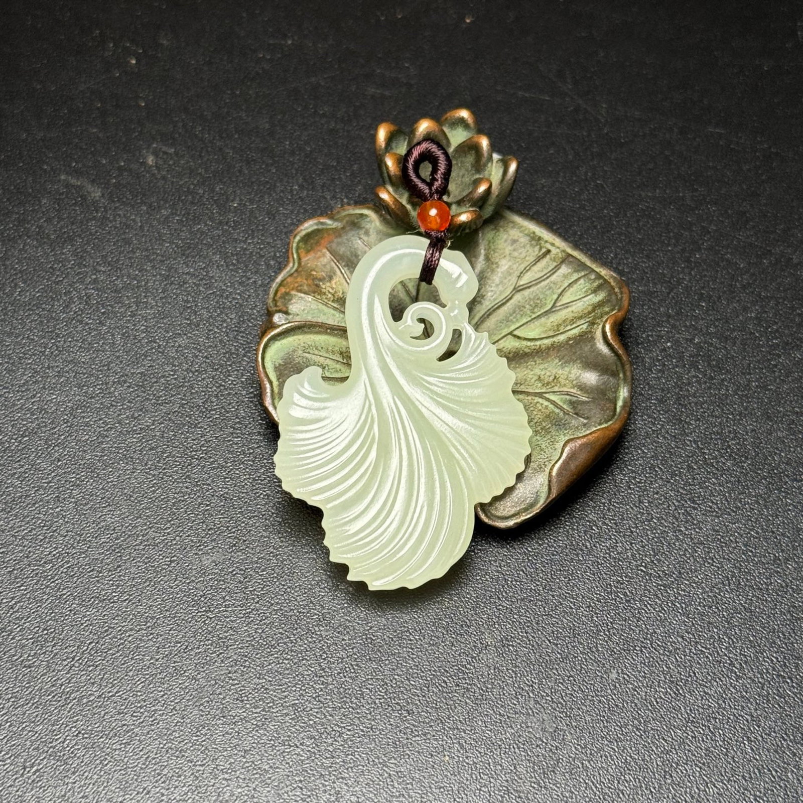 An Exquisite White Jade Pendant: An Exquisite White Jade Pendant,Qing Dynasty, China,Size:1.2inx1.8inx0.3in,Weight:11g 白玉挂件,中国清代