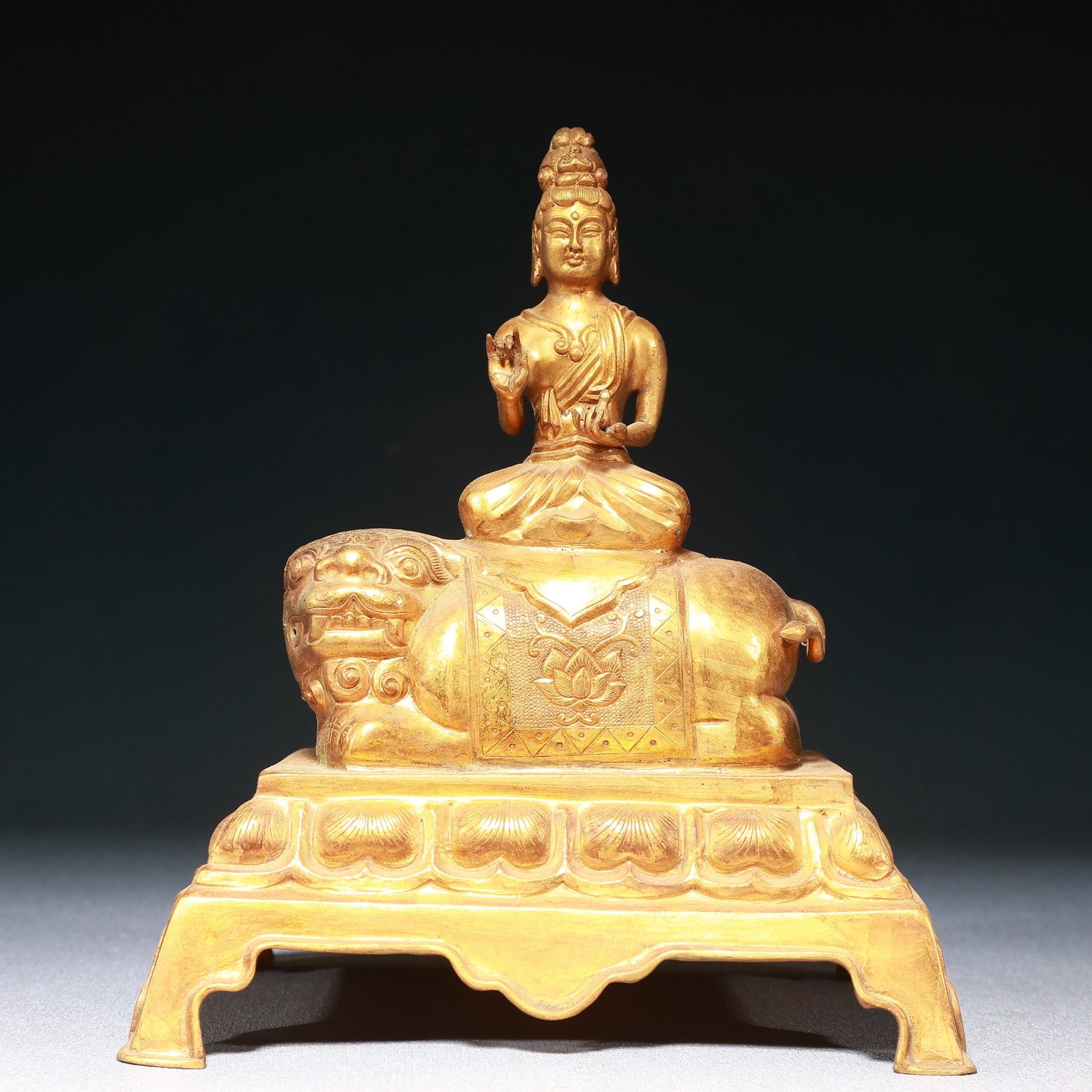 An Exquisite Gilt Bronze Statue of Manjusri Rides the Lion: An Exquisite Gilt Bronze Statue of Manjusri Rides the Lion,Qing Dynasty,China,Size:5.7inx4.1inx6.9in,Weight:700g 铜鎏金骑狮文殊菩萨像,ߑ