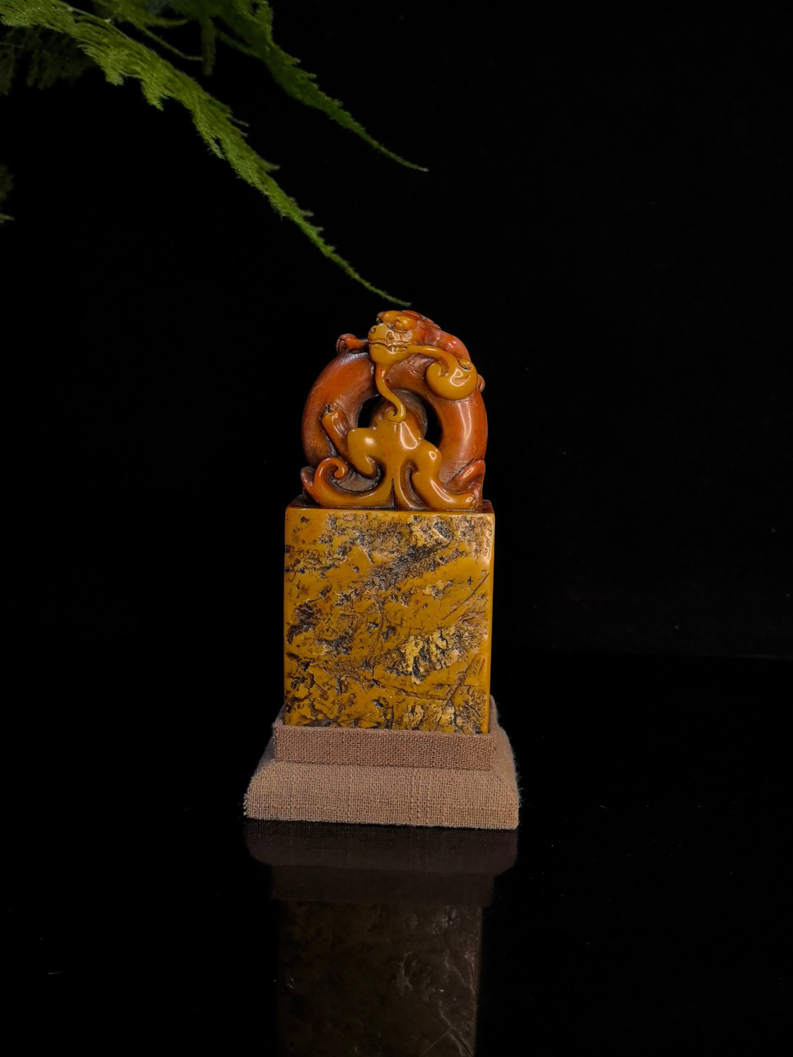 An Exquisite Tianhuang Stone Chi-Dragon Pattern Seal,with Poem: An Exquisite Tianhuang Stone Chi-Dragon Pattern Seal,with Poem,Qing Dynasty,China,Size:5.1inx2.6in,Weight:600g 田黄石螭龙纹印章,带诗文