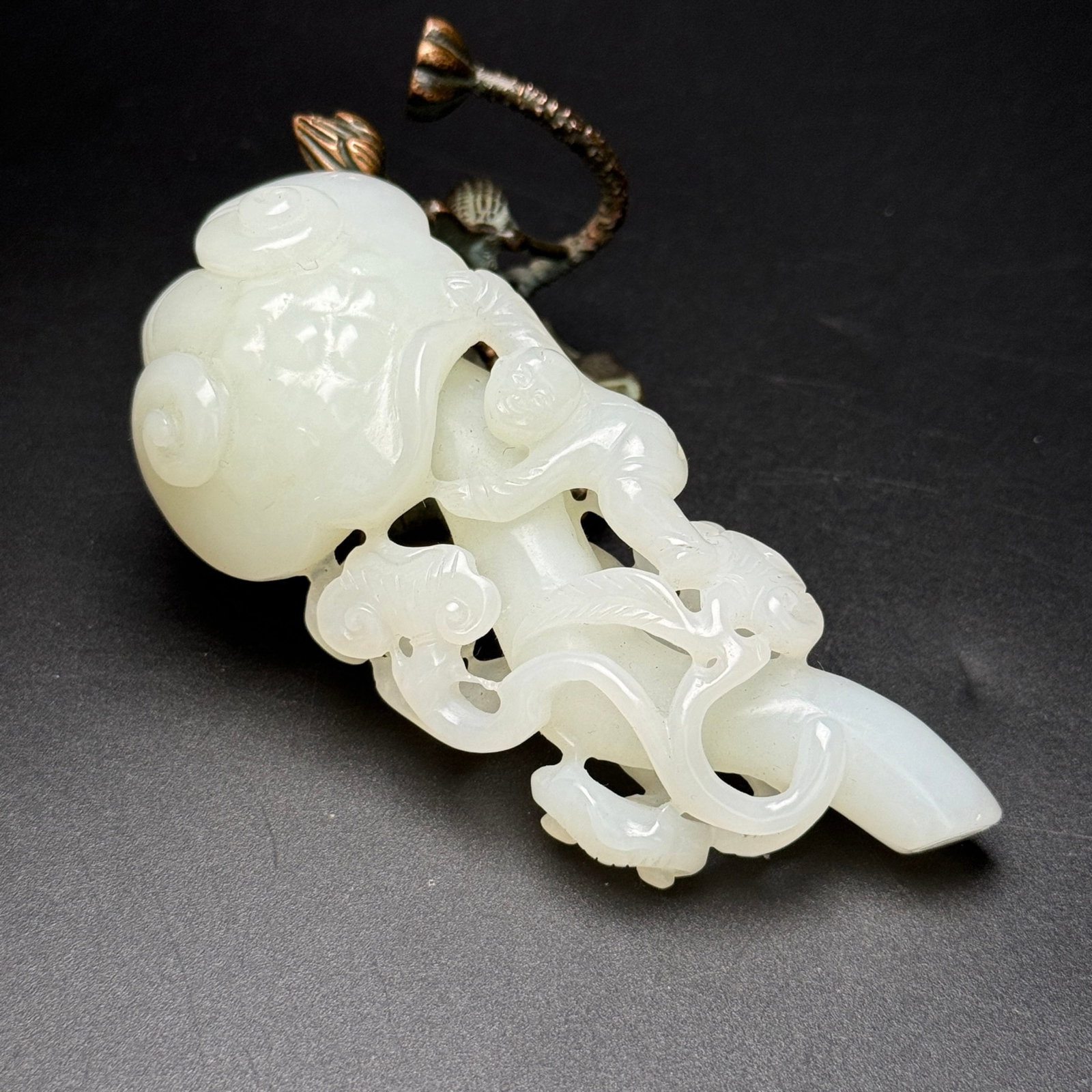 An Exquisite White Jade Ganoderma Lucidum Ornament: An Exquisite White Jade Ganoderma Lucidum Ornament,Qing Dynasty,China,Size:3.8inx1.7inx0.9in,Weight:84g 白玉灵芝摆件,中国清代