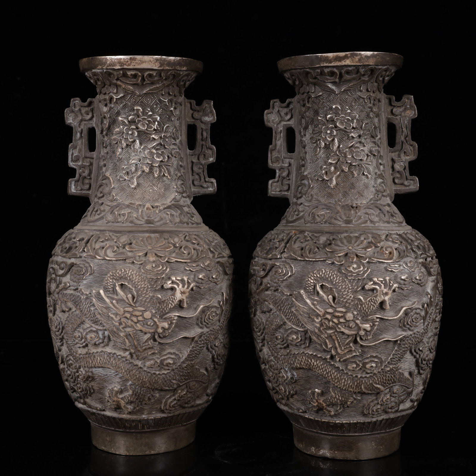 A Pair of Exquisite Silver-Plated Bronze Dragon Pattern Double-Ears Vase (1 of 13)