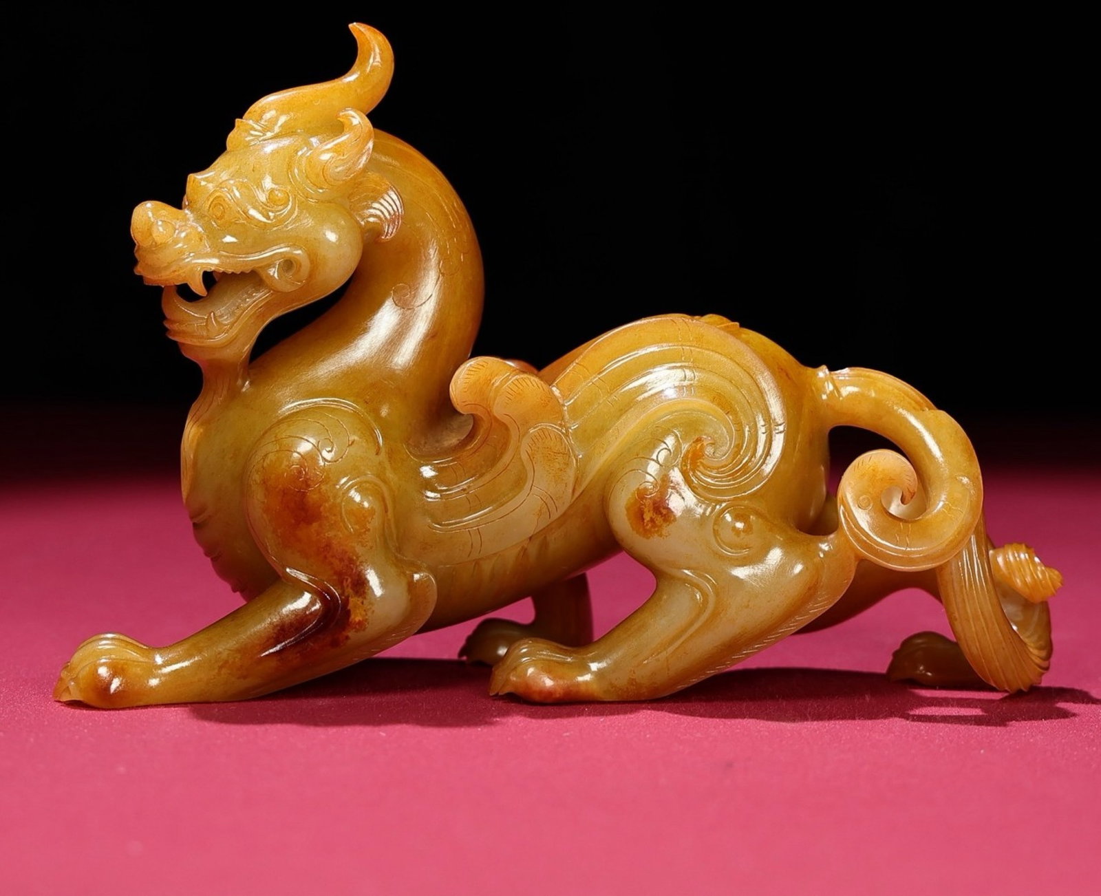 An Exquisite White Jade Auspicious Beast Ornament: An Exquisite White Jade Auspicious Beast Ornament,Qing Dynasty,China,Size:6.3inx2inx4.3in,Weight:529g 白玉瑞兽摆件,中国清代