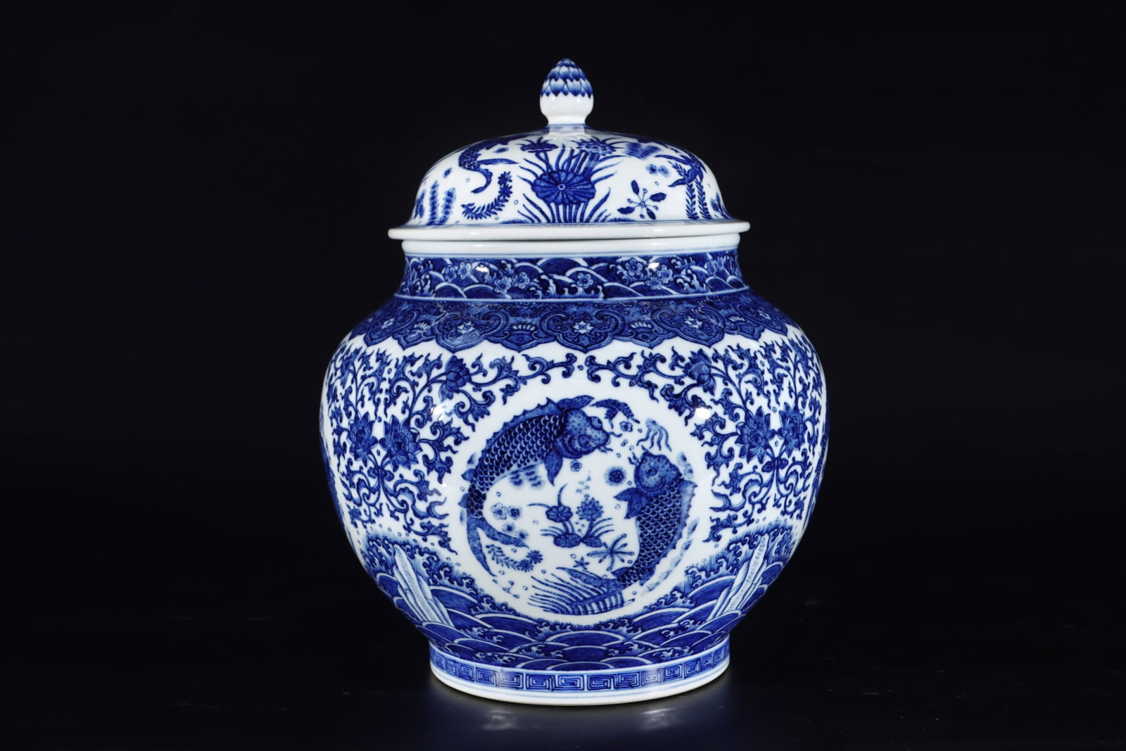 A Rare Blue and White Hornwort Pattern Jar with Cover: A Rare Blue and White Hornwort Pattern Jar with Cover,Qing Dynasty,China,Qianlong Six-character Mark,Size:15inx11.8in 青花鱼藻纹盖罐中国清&#