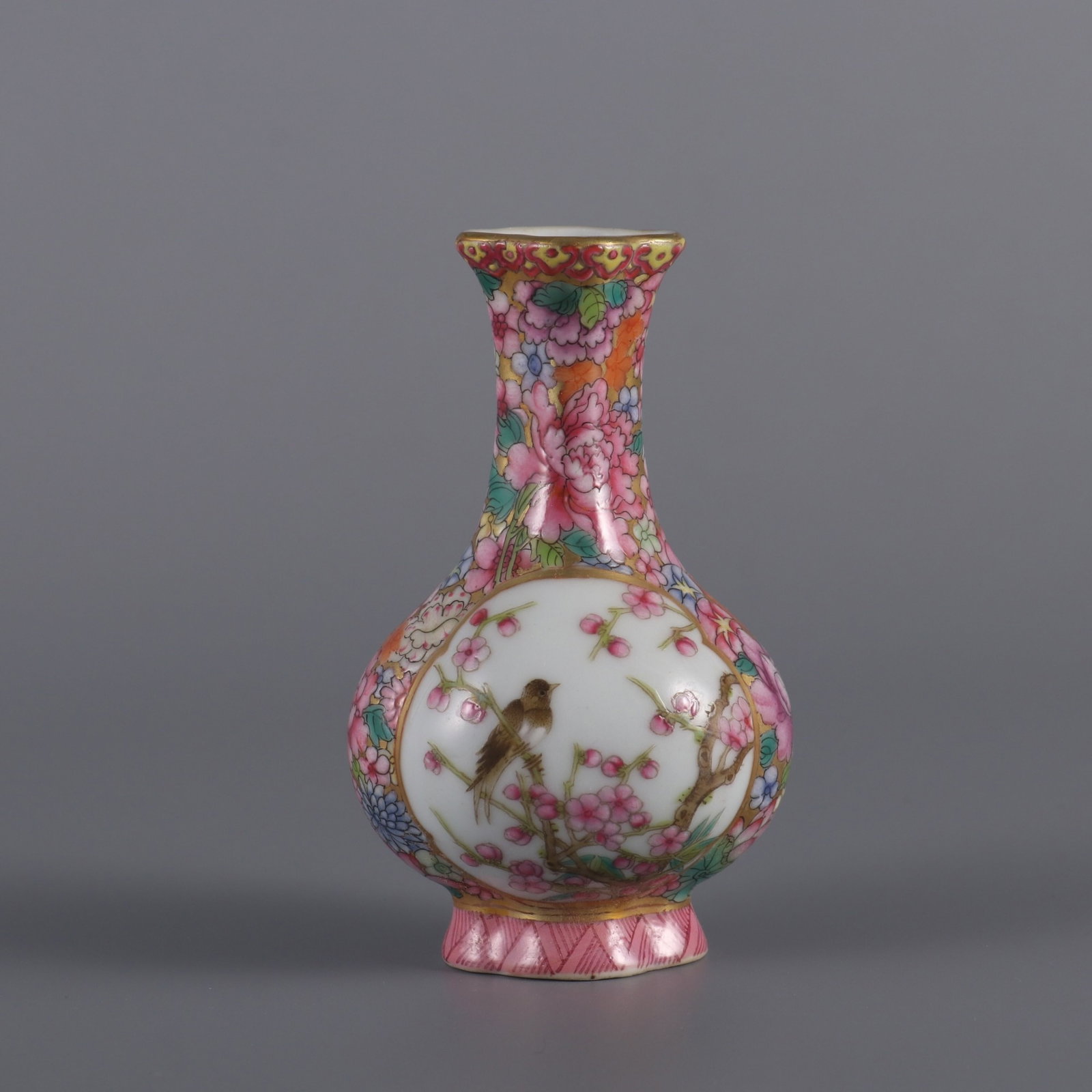 An Exquisite Famille-Rose Painted Gold Flower and Bird Pattern Vase: An Exquisite Famille-Rose Painted Gold Flower and Bird Pattern Vase,Qing Dynasty,China,Yongzheng Four-character Mark,Size:3.5inx2.2in 粉彩描金花鸟纹瓶,&