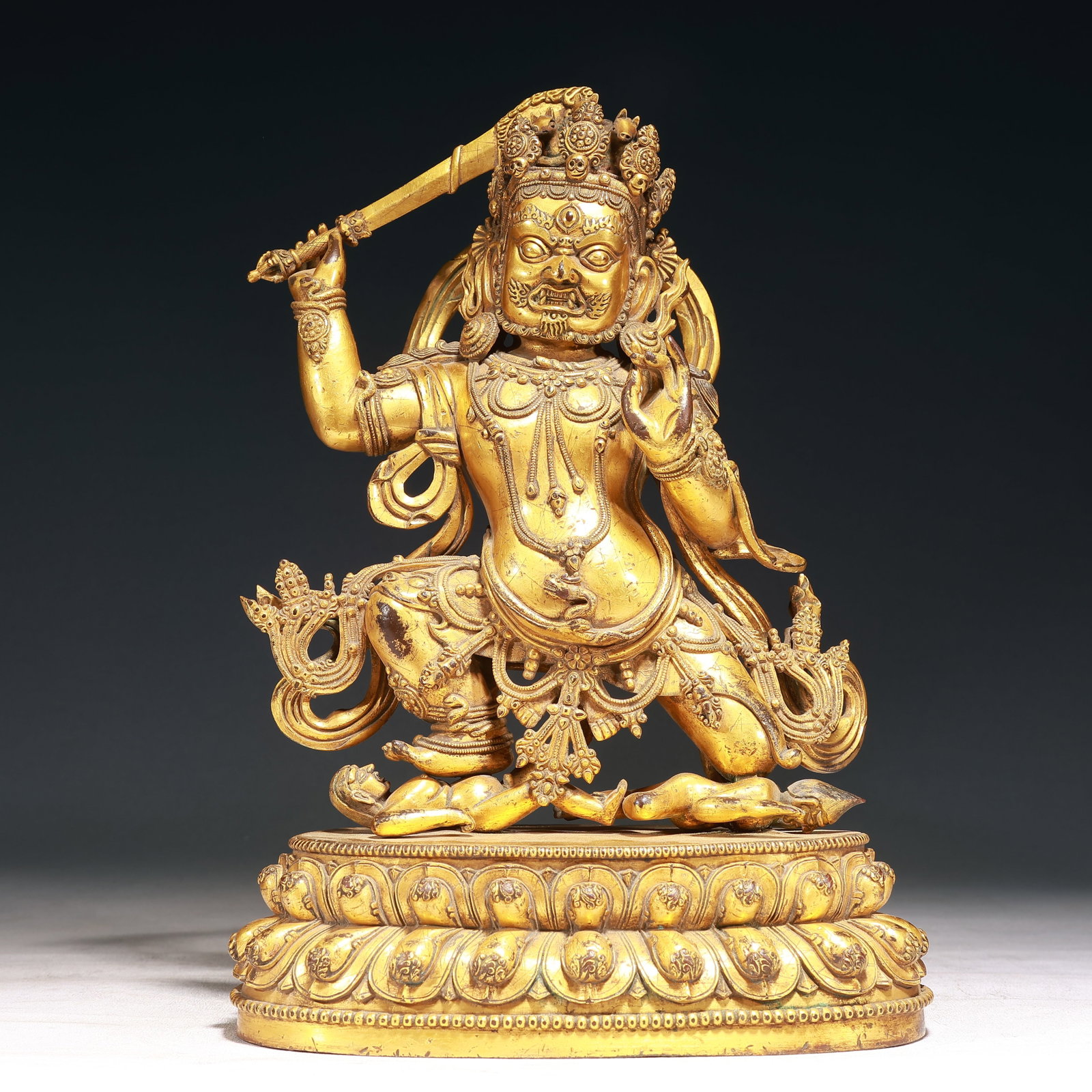 A Solemn Gilt Bronze Statue of Mammon: A Solemn Gilt Bronze Statue of Mammon,Qing Dynasty, China,Size:8.7inx5.1inx13.4in,Weight:6150g 铜鎏金财神像,中国清代