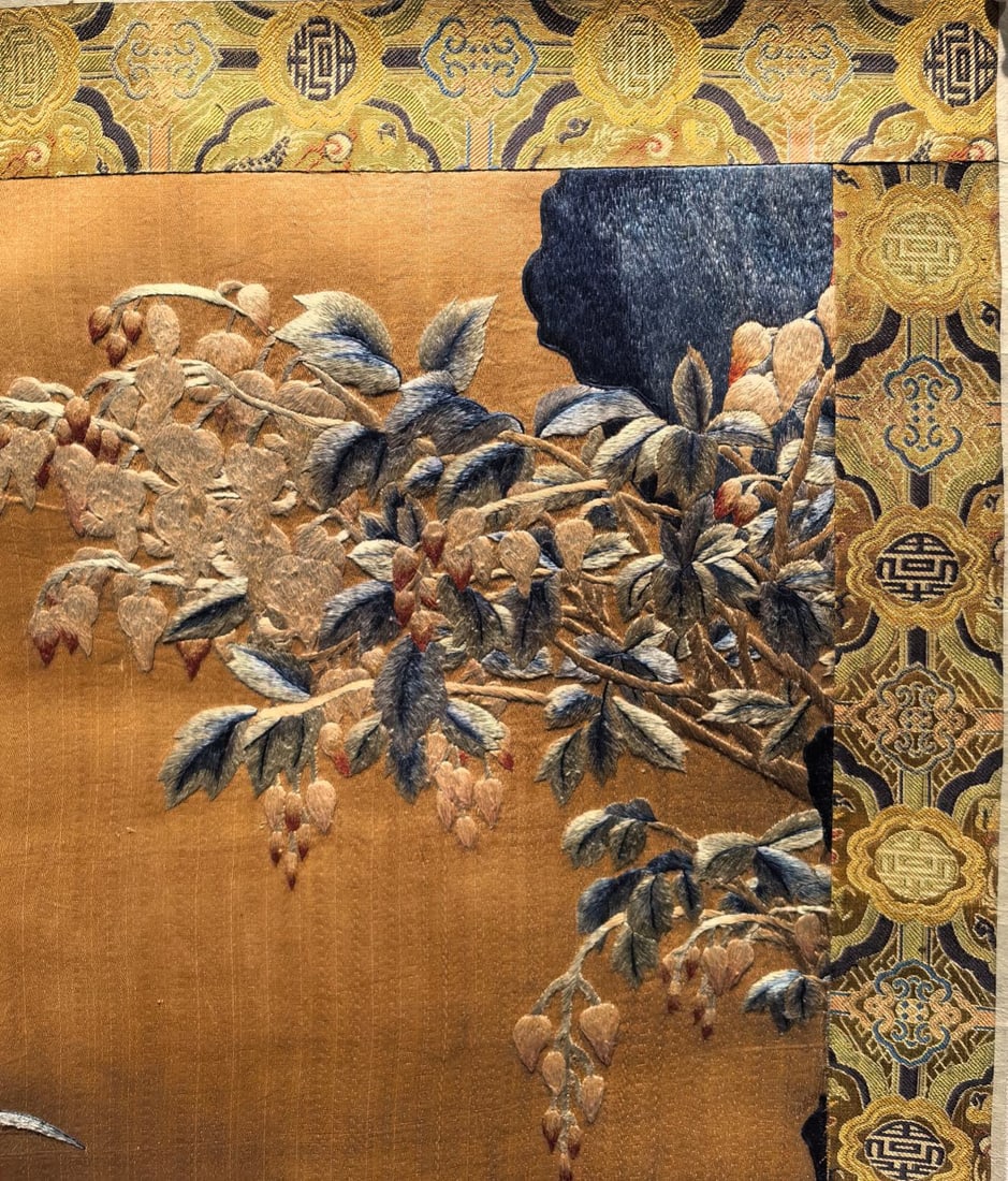 An Exquisite Flower Pattern Embroidery - 10