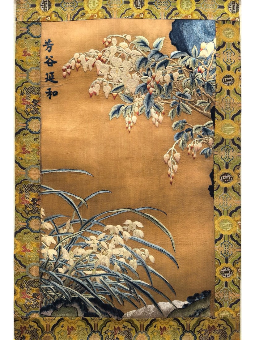 An Exquisite Flower Pattern Embroidery (1 of 10)