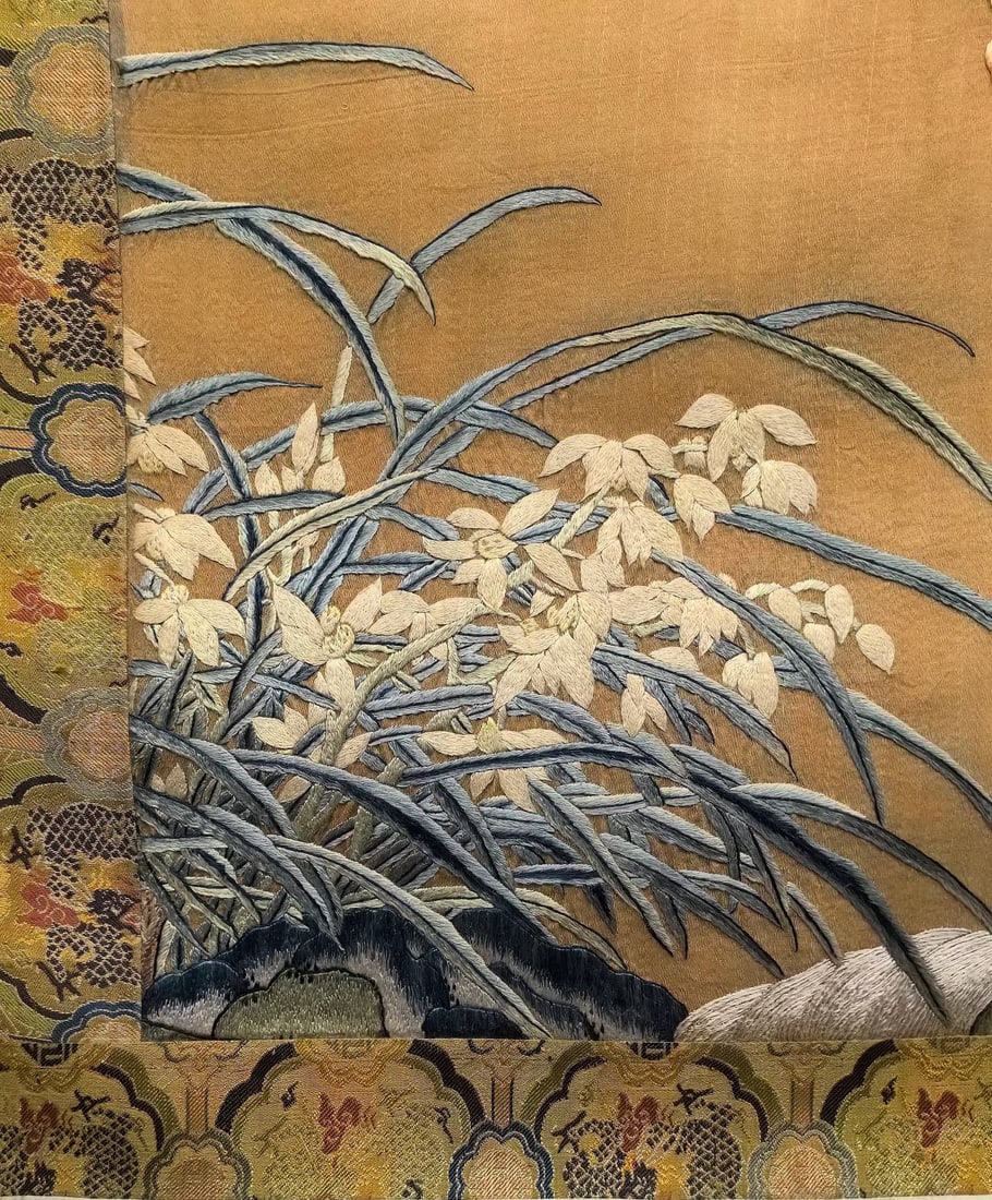 An Exquisite Flower Pattern Embroidery - 4