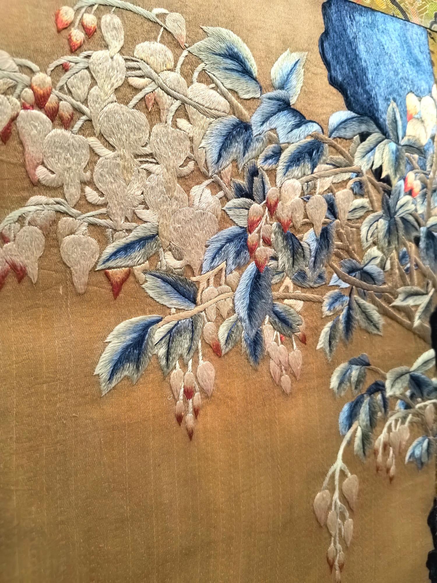 An Exquisite Flower Pattern Embroidery - 8