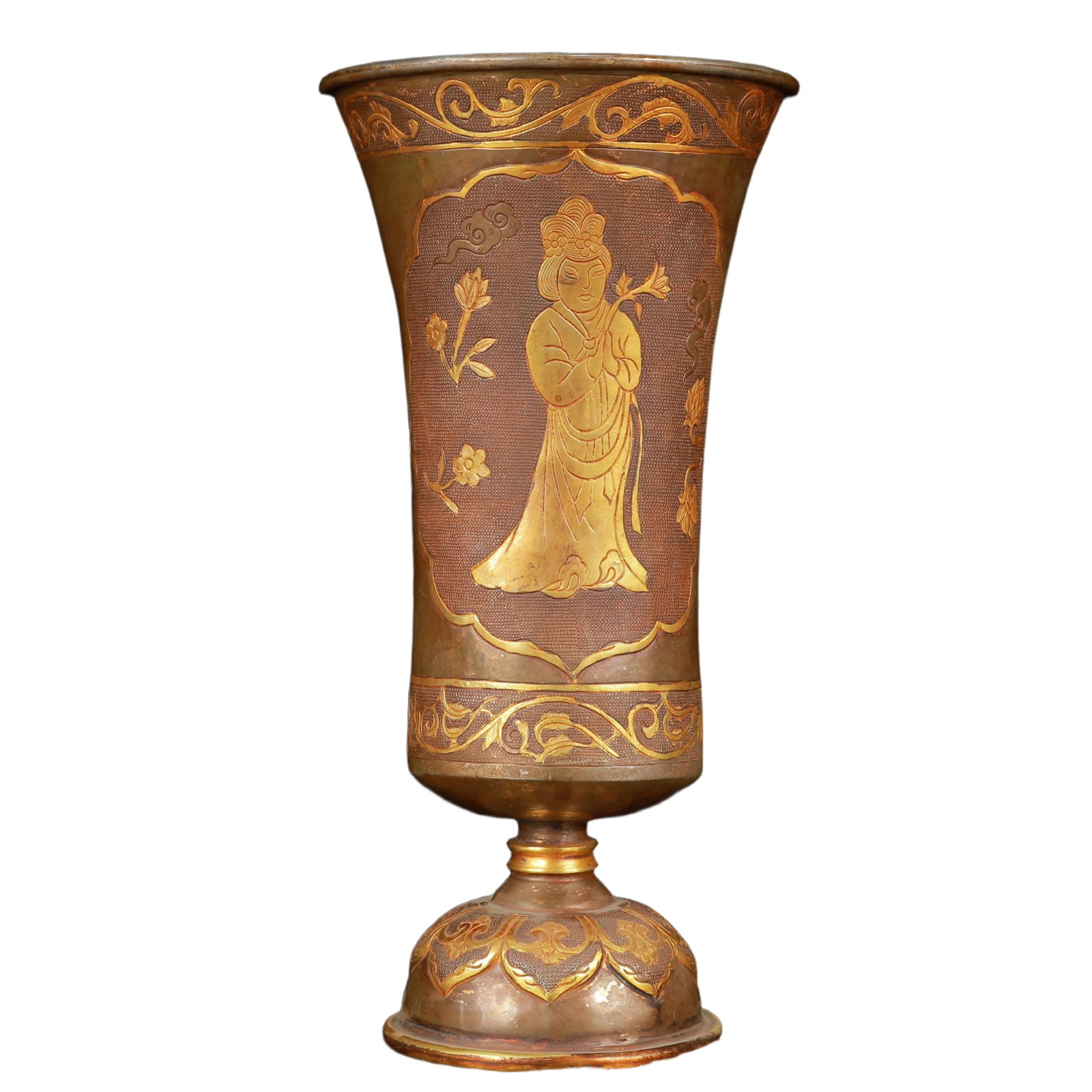 An Exquisite Gilt Silver Figure Pattern Cup: An Exquisite Gilt Silver Figure Pattern Cup,Qing Dynasty,China,Size:4.3inx8.7in,Weight:600g 银鎏金人物纹杯,中国清代
