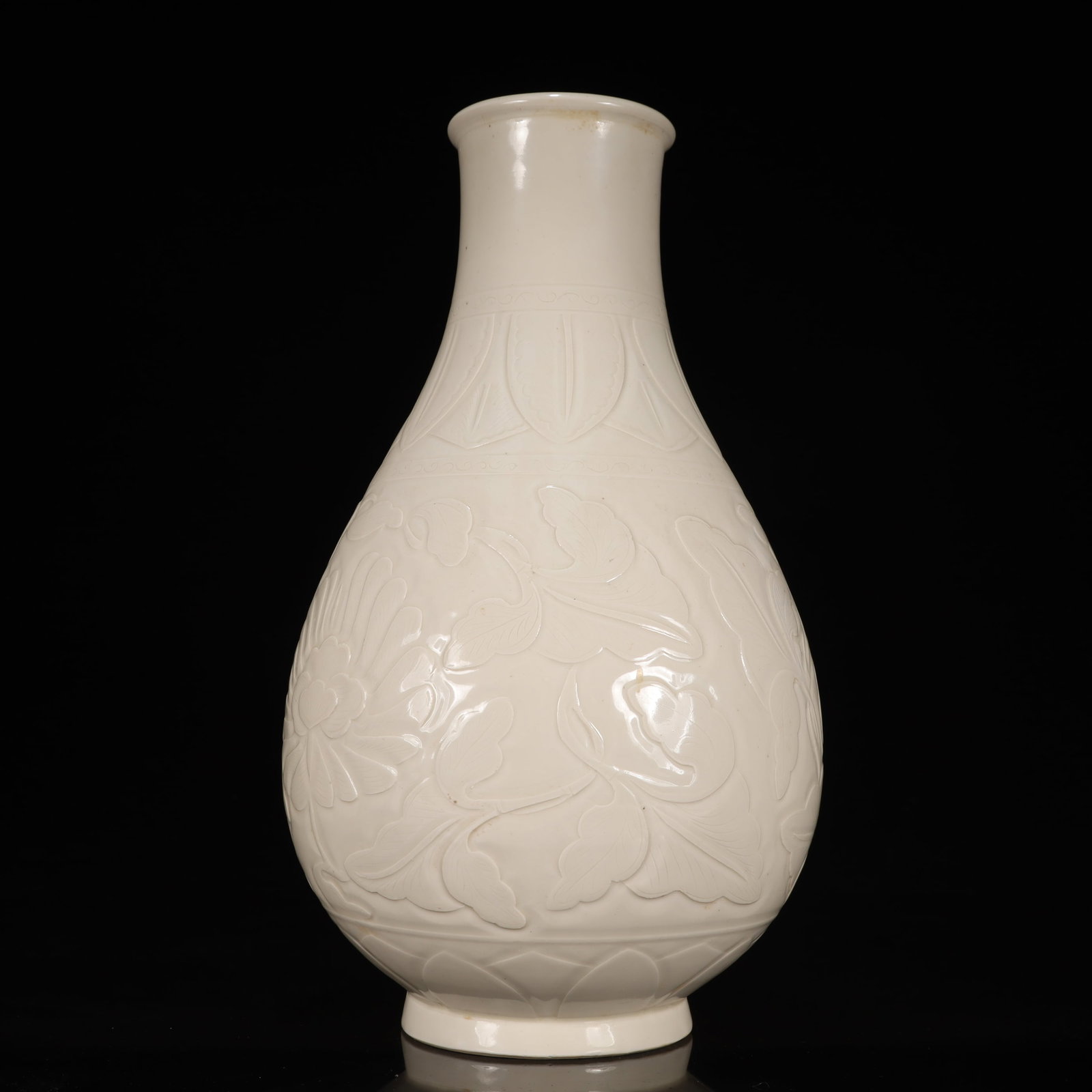 A Rare Ding yao Flower Pattern Vase: A Rare Ding yao Flower Pattern Vase,Song Dynasty, China,Size:7.9inx7.9inx13.6in,Weight:1750g 定窑花卉纹瓶，中国宋代