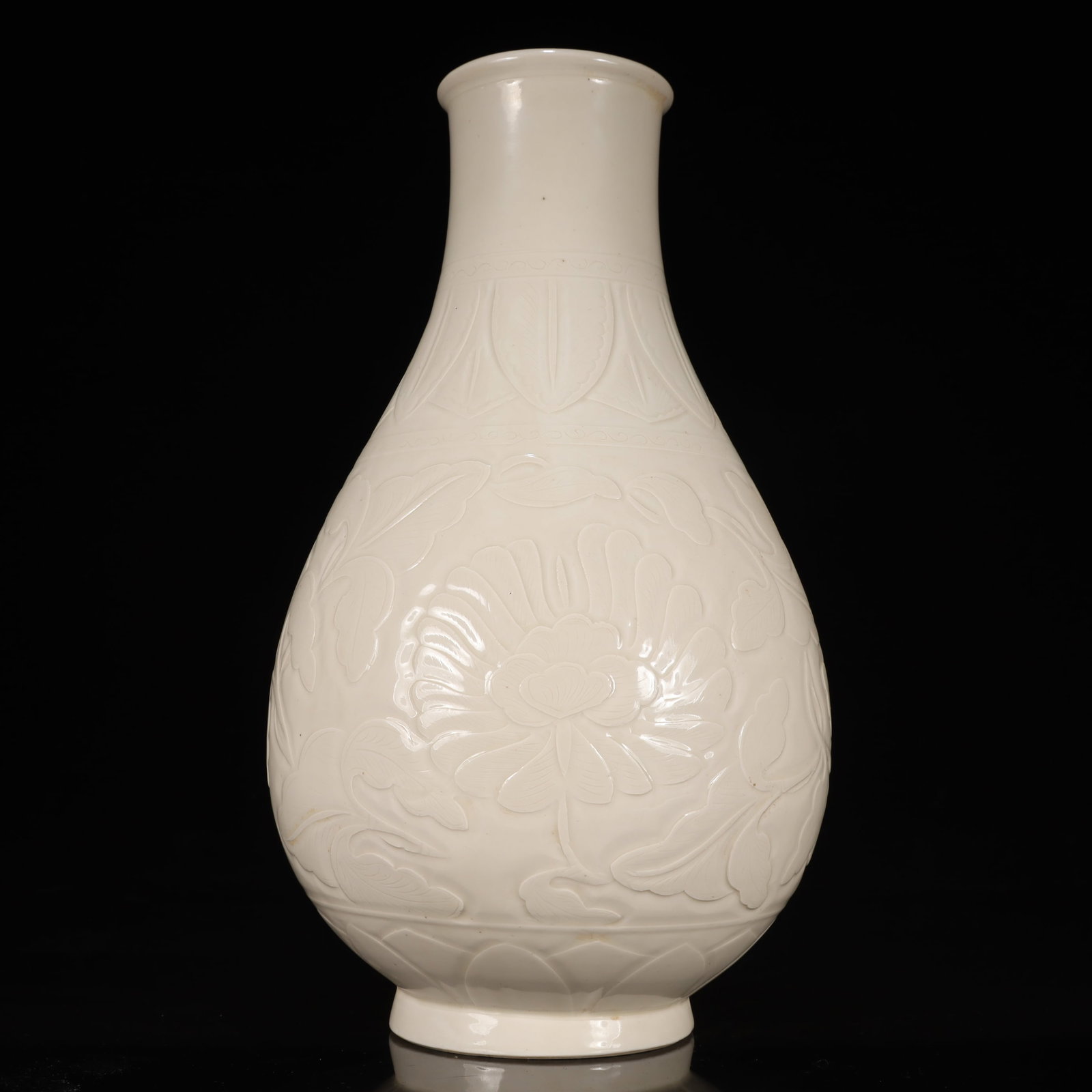 A Rare Ding yao Flower Pattern Vase - 9