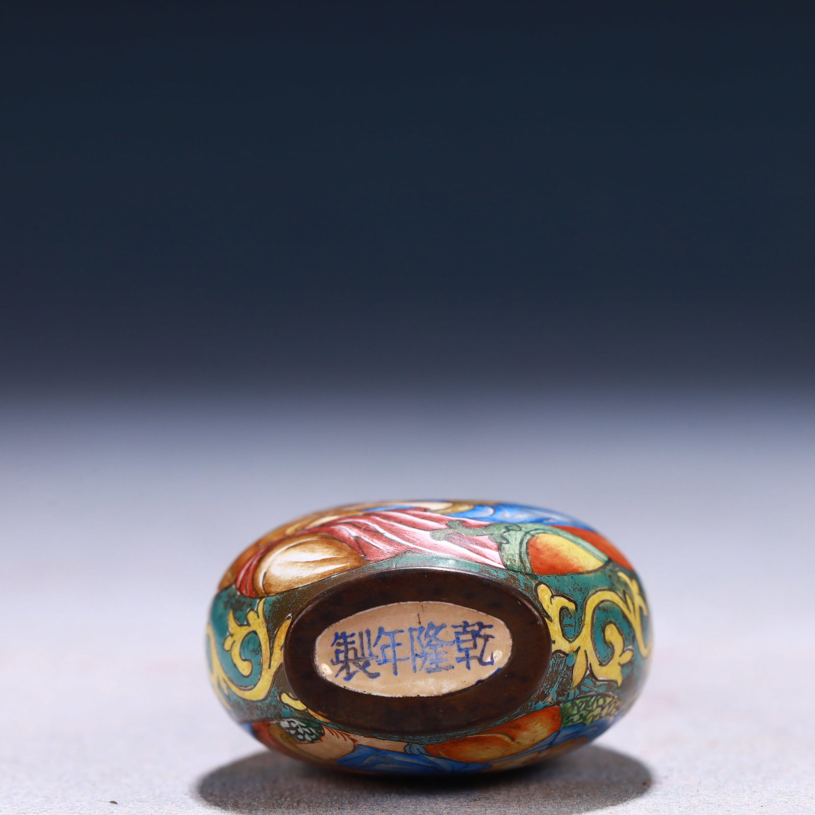 An Exquisite Painted Enamel Figure Pattern Snuff Bottle - 8