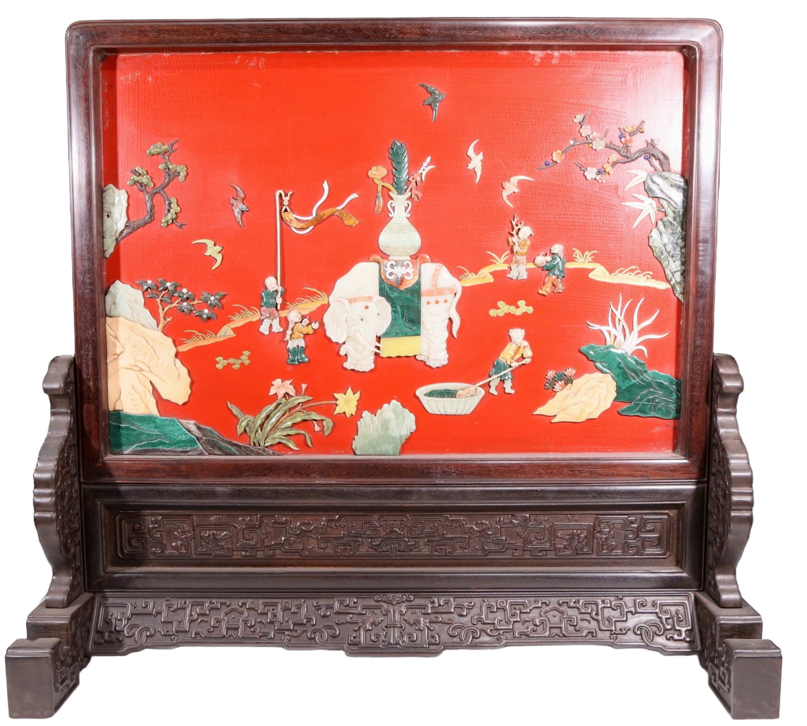 An exquisite zitanwood lacquered gold-embedded elephant pattern table screen: An exquisite lacquered zitanwood table screen with an elephant pattern inlaid with gold and gemstones. Qing Dynasty , China. using zitanwood as the base material and filled with lacquer using exquisit