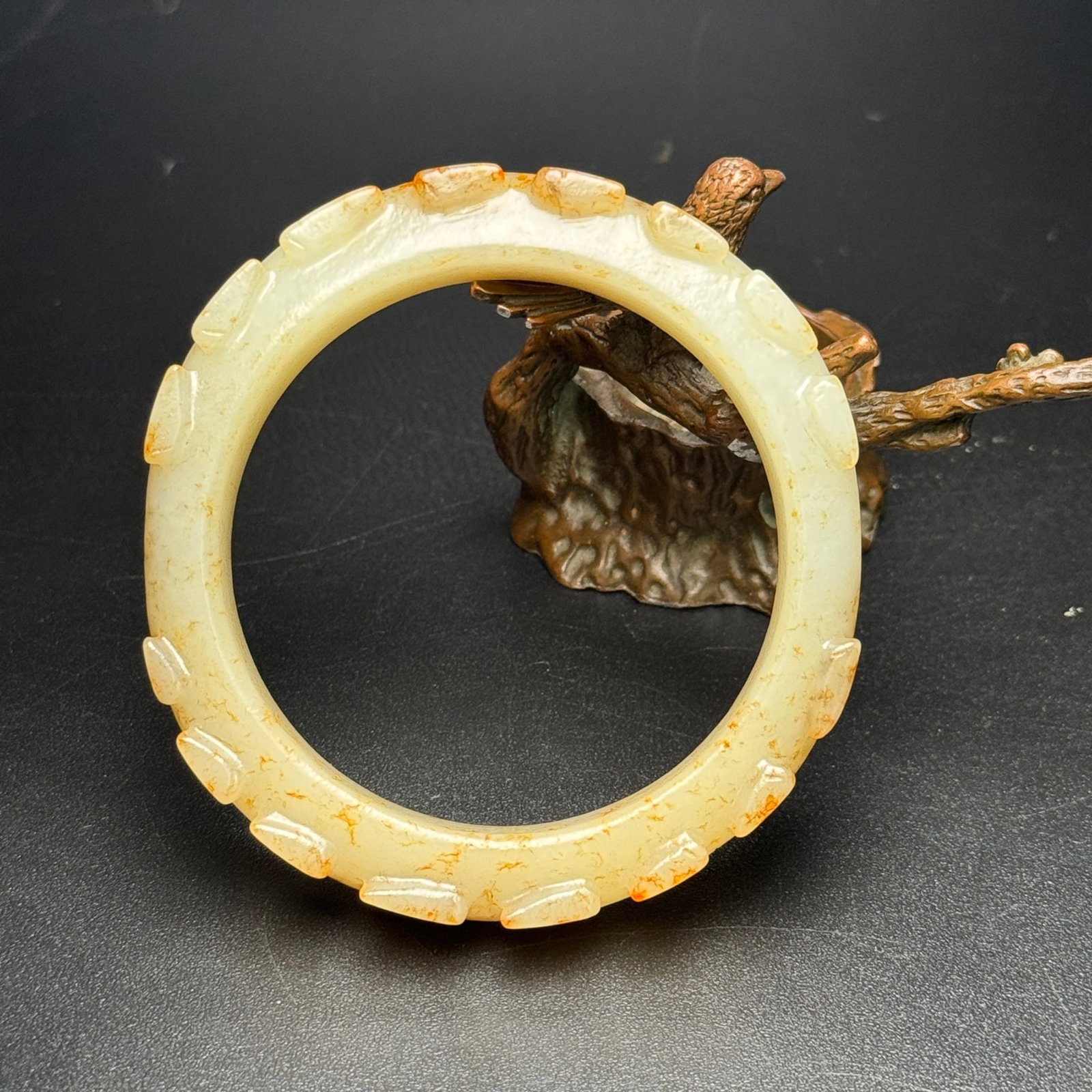 An Exquisite White Jade Cicada Pattern Bracelet: An Exquisite White Jade Cicada Pattern Bracelet,Qing Dynasty,China,Size:3.1inx3inx0.5in,Weight:63g 白玉蝉纹手镯,中国清代