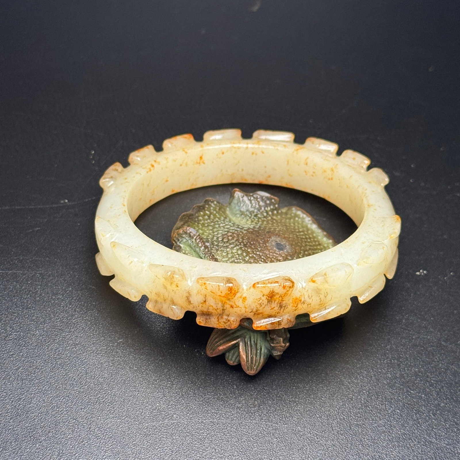 An Exquisite White Jade Cicada Pattern Bracelet - 4
