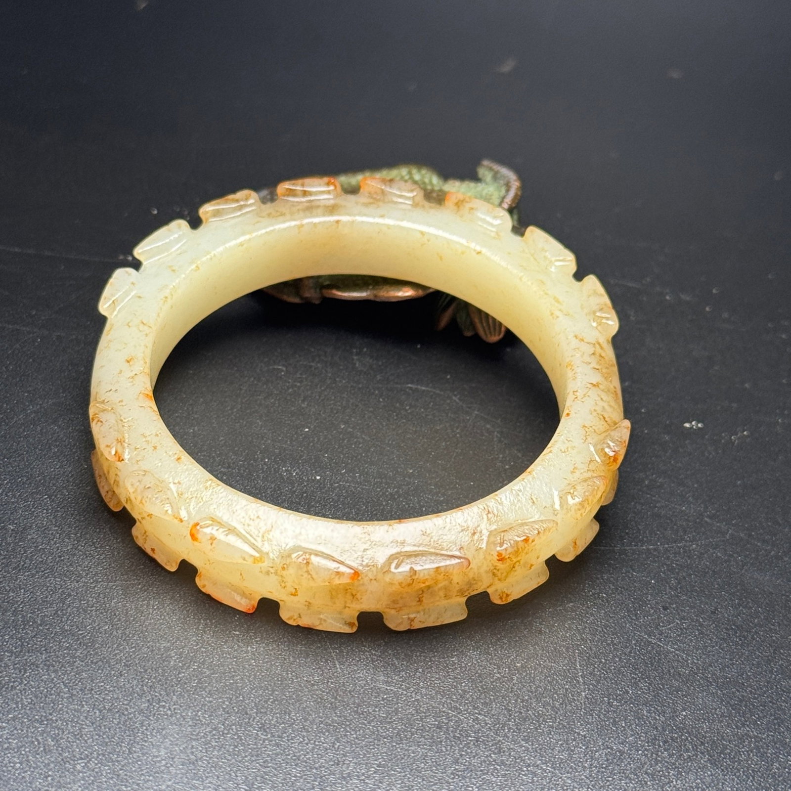 An Exquisite White Jade Cicada Pattern Bracelet - 5