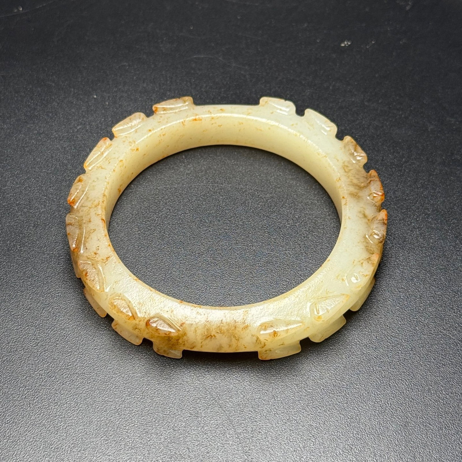 An Exquisite White Jade Cicada Pattern Bracelet - 6