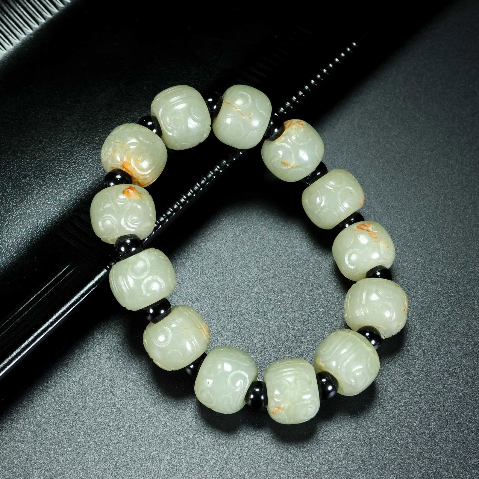 An Exquisite Greenish Jade Bracelet: An Exquisite Greenish Jade Bracelet,Qing Dynasty,China,Size:0.7inx0.6in,Weight:115g 青白玉手镯,中国清代