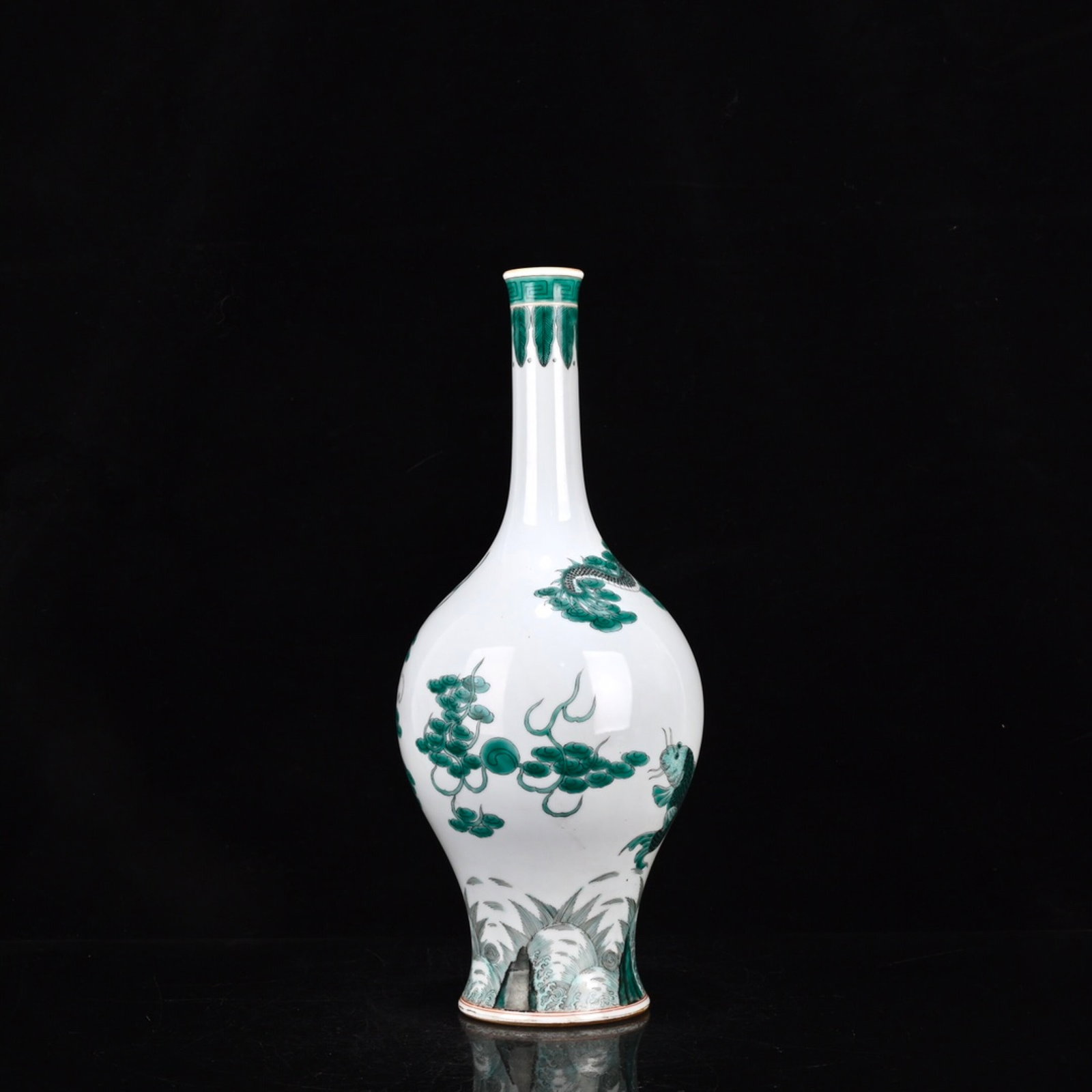 A Rare Wucai Dragon Pattern Vase - 3