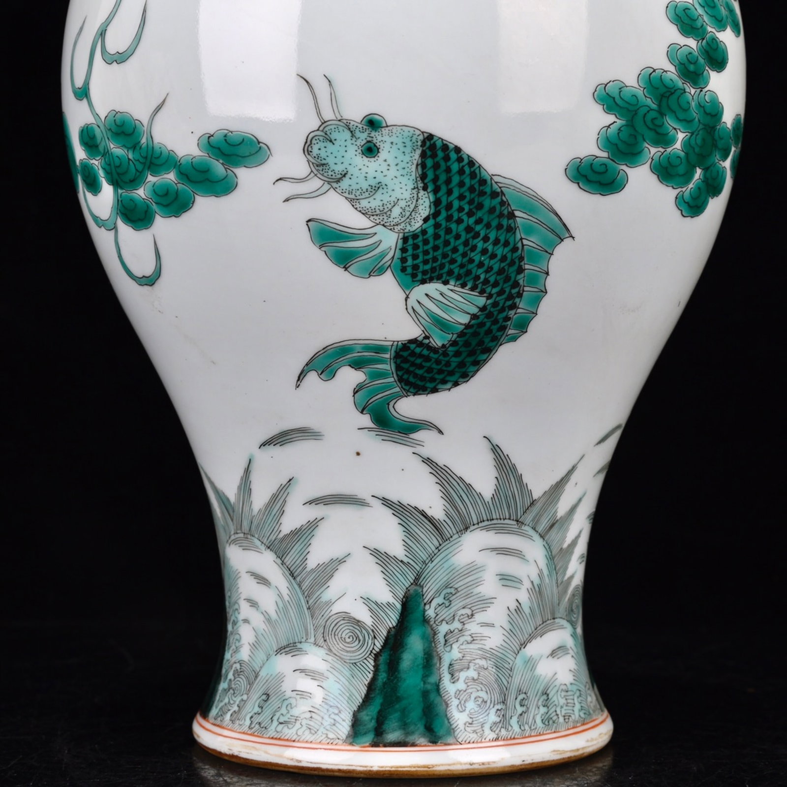 A Rare Wucai Dragon Pattern Vase - 5