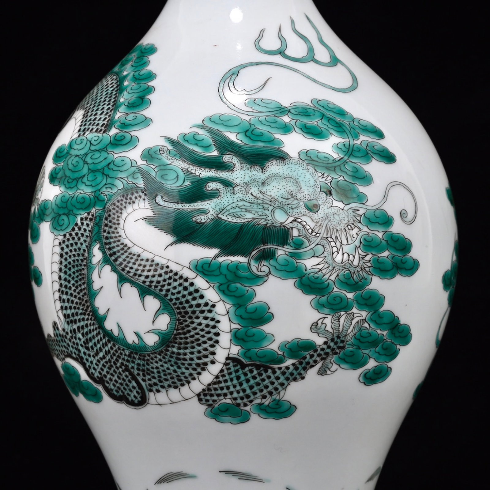 A Rare Wucai Dragon Pattern Vase - 6