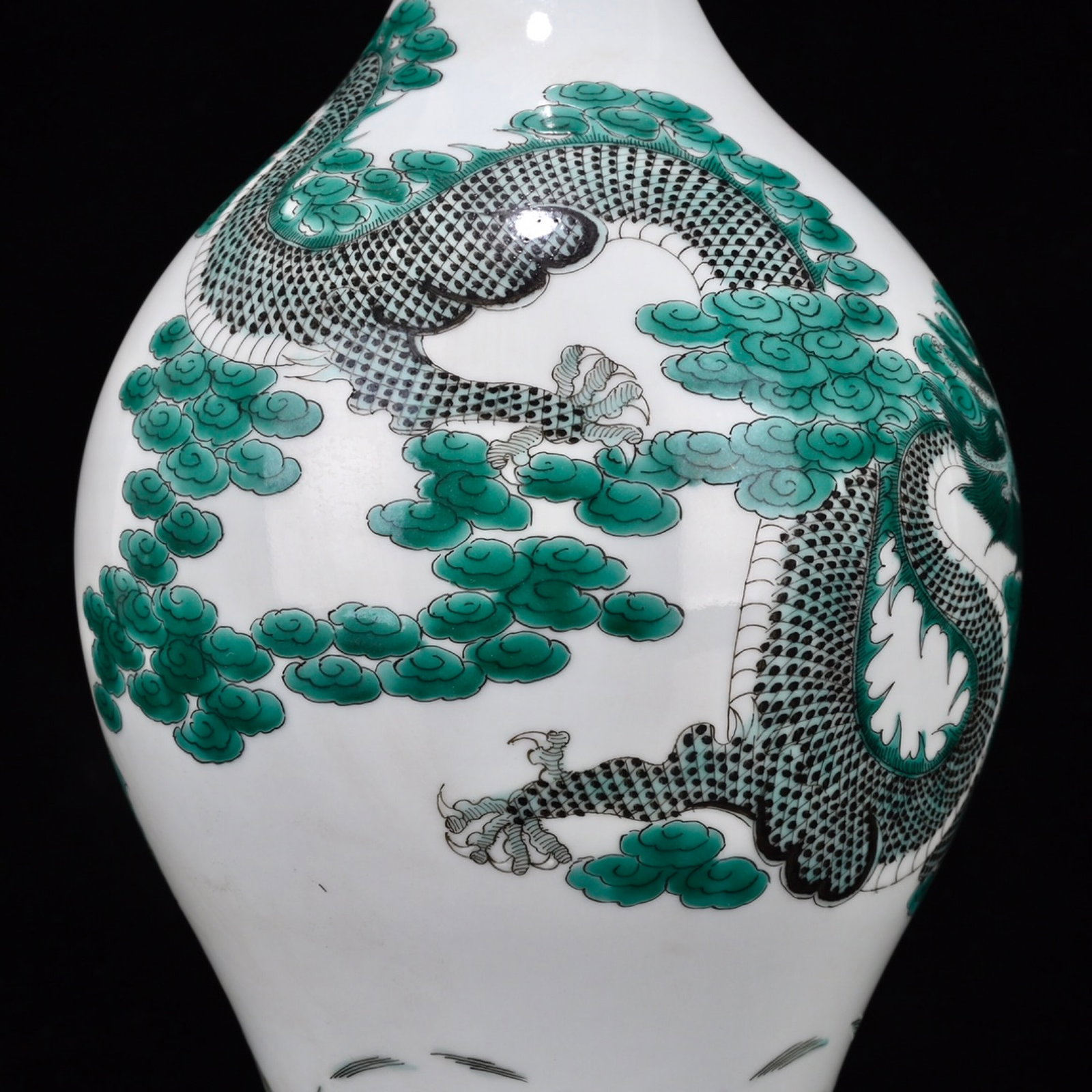 A Rare Wucai Dragon Pattern Vase - 7
