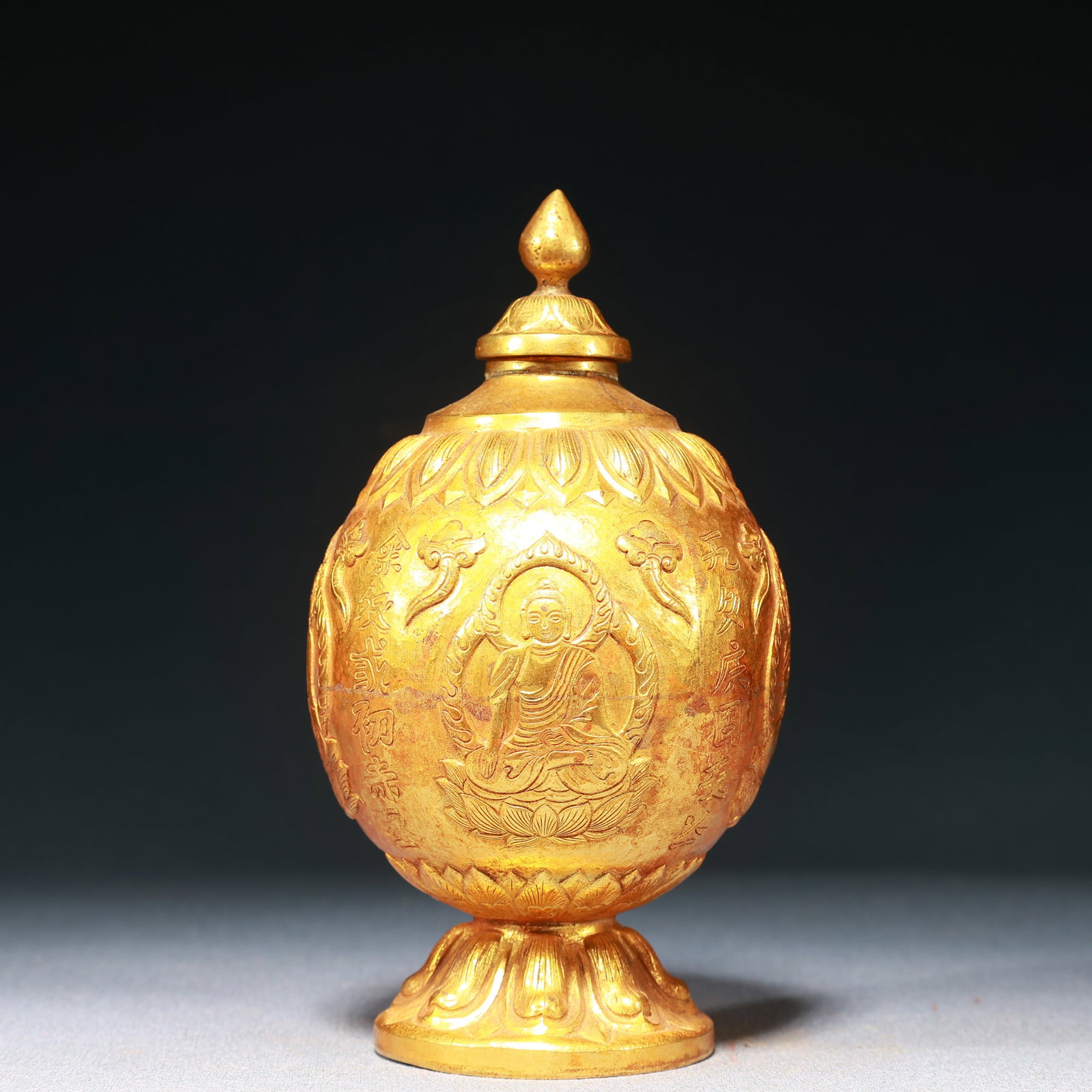 An Exquisite Gilt Bronze Buddha Statue Pattern Jar with Cover (1 of 7)
