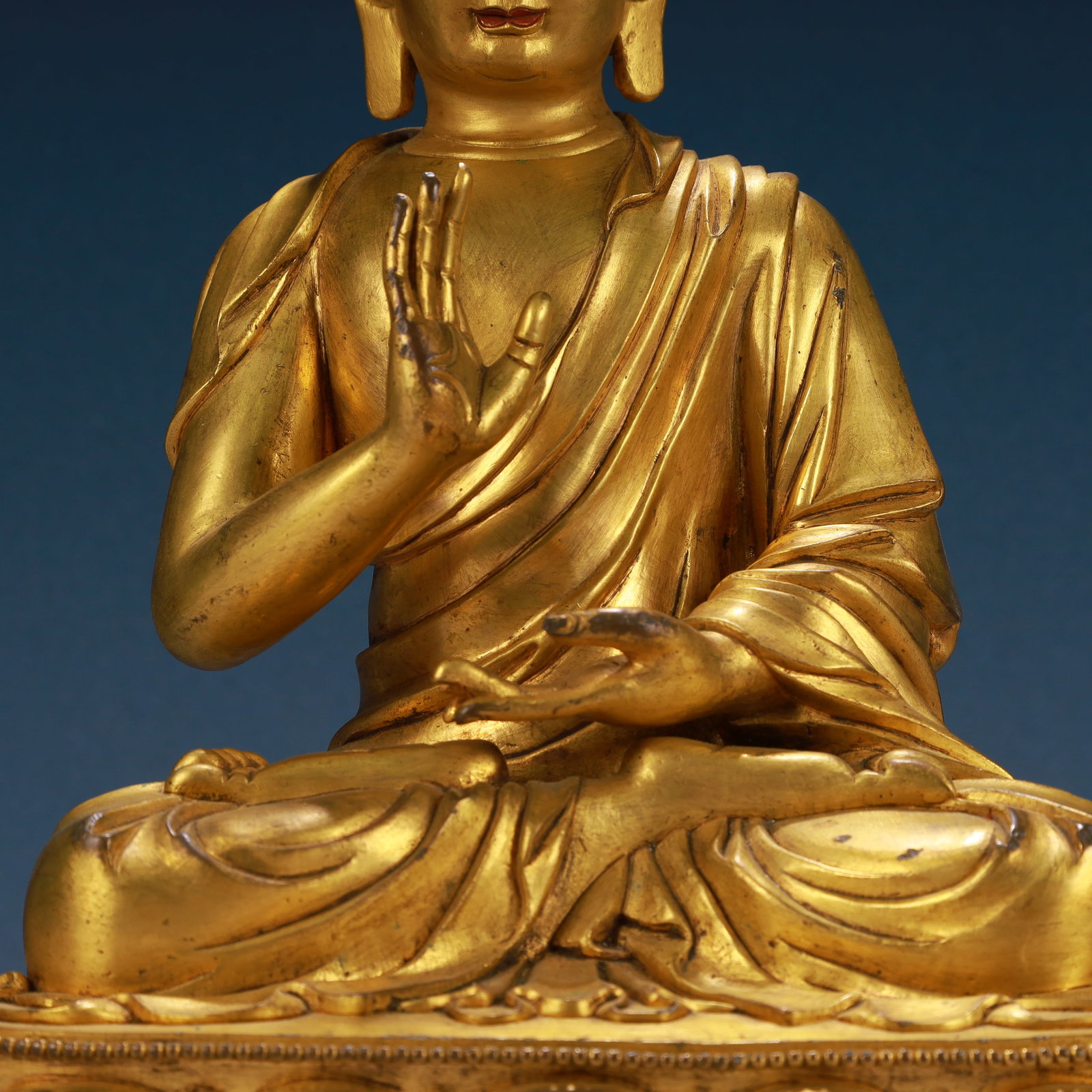 A Solemn Gilt Bronze Statue of Sakyamuni - 3