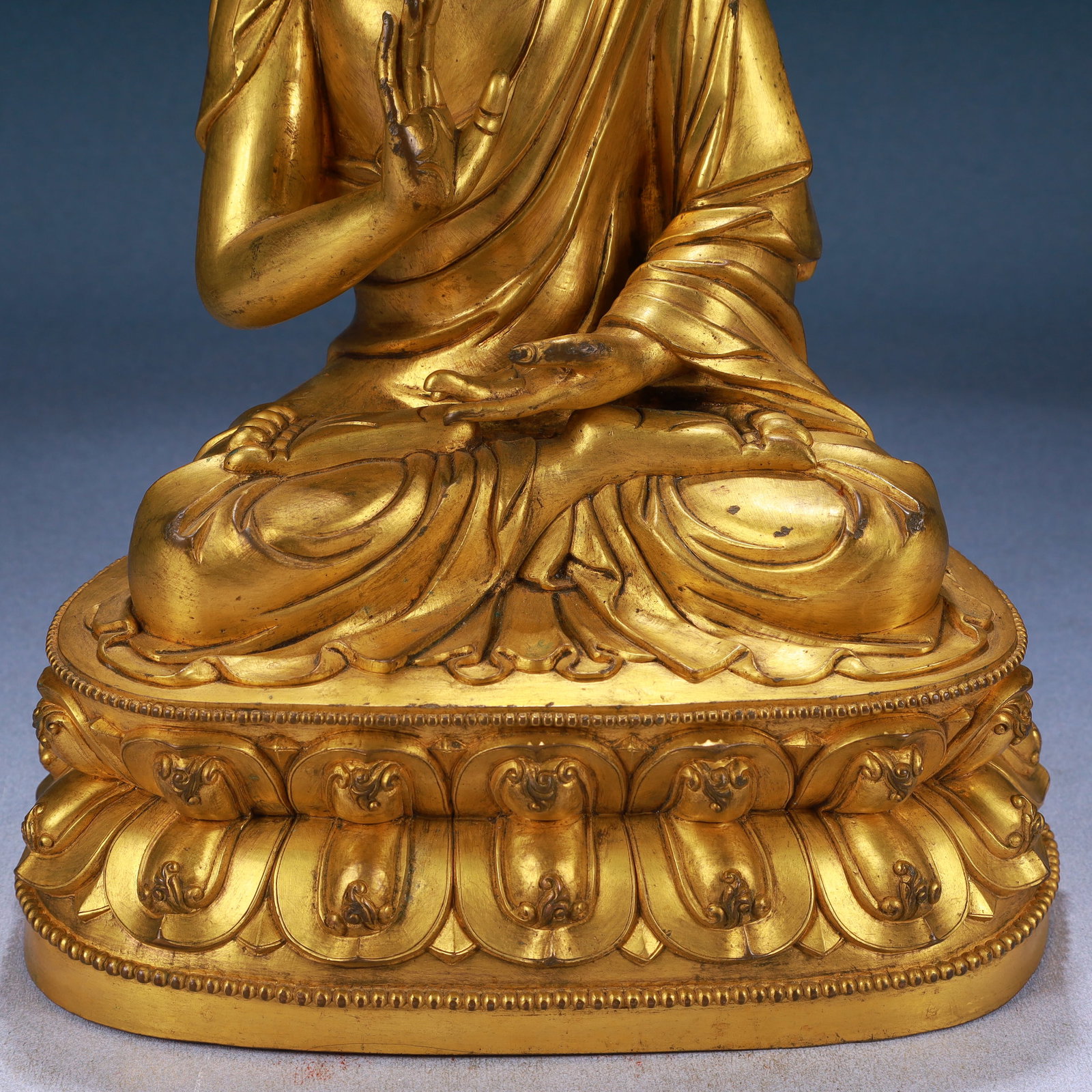 A Solemn Gilt Bronze Statue of Sakyamuni - 4