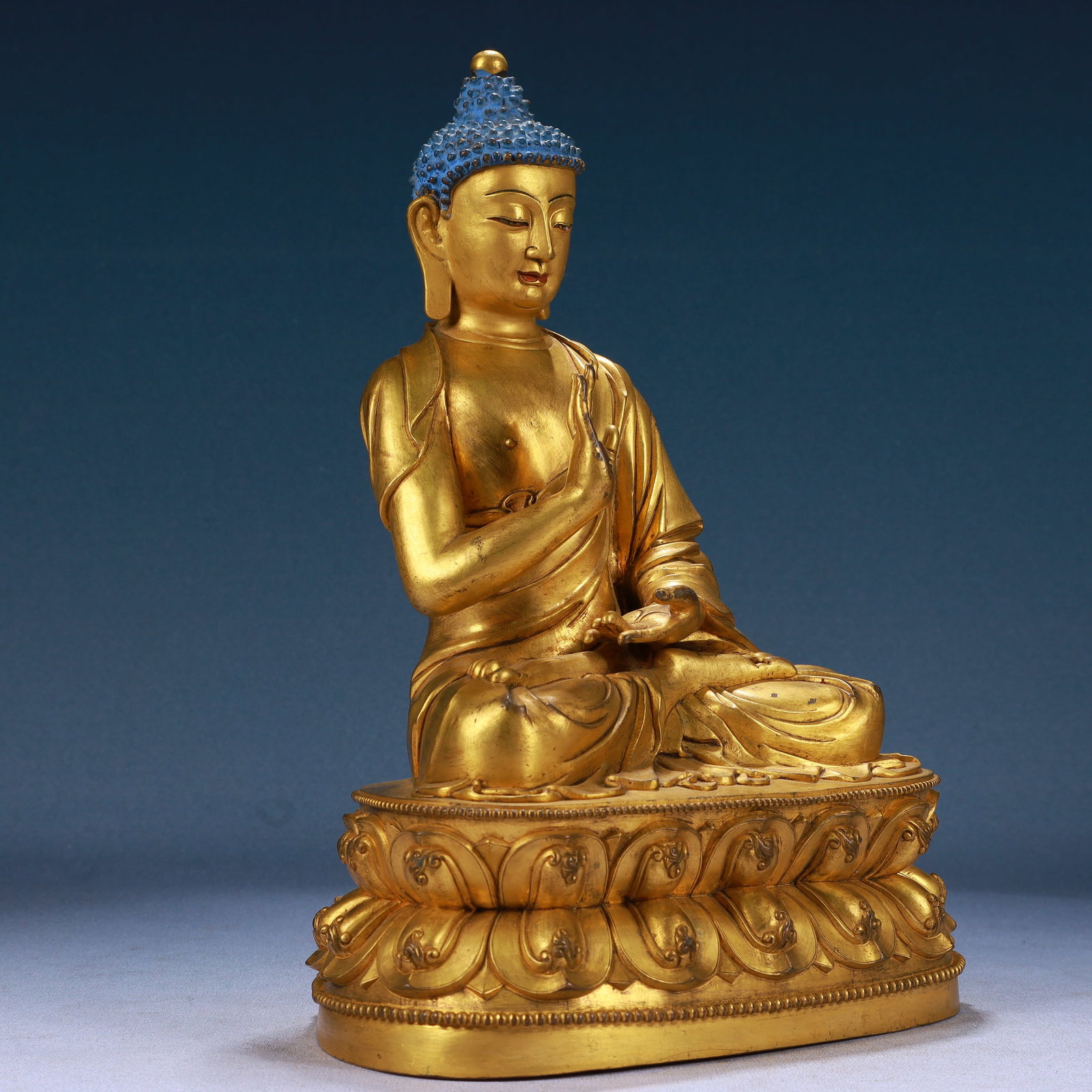 A Solemn Gilt Bronze Statue of Sakyamuni - 7
