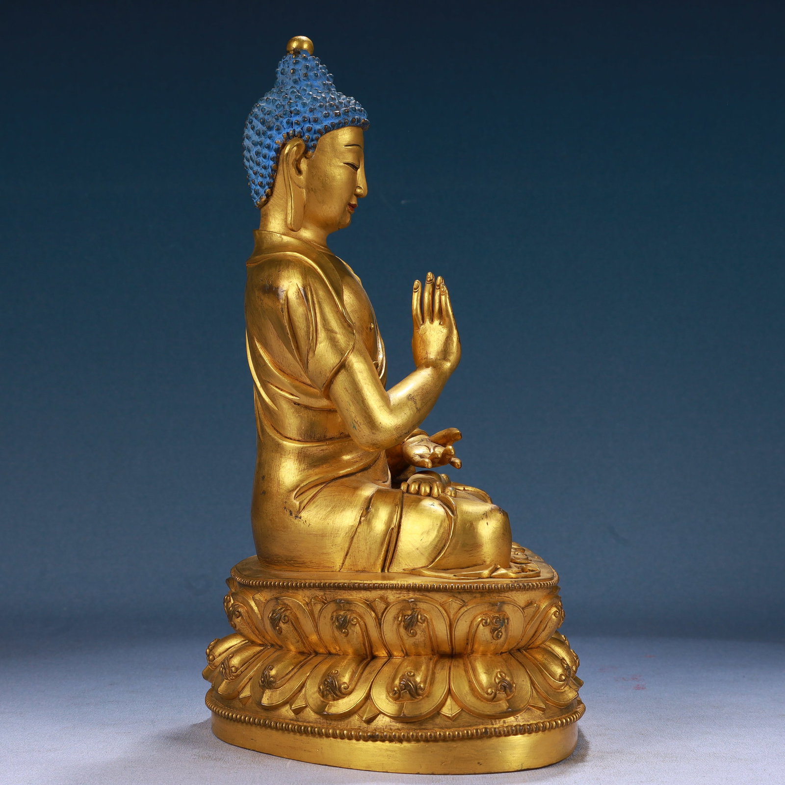 A Solemn Gilt Bronze Statue of Sakyamuni - 9