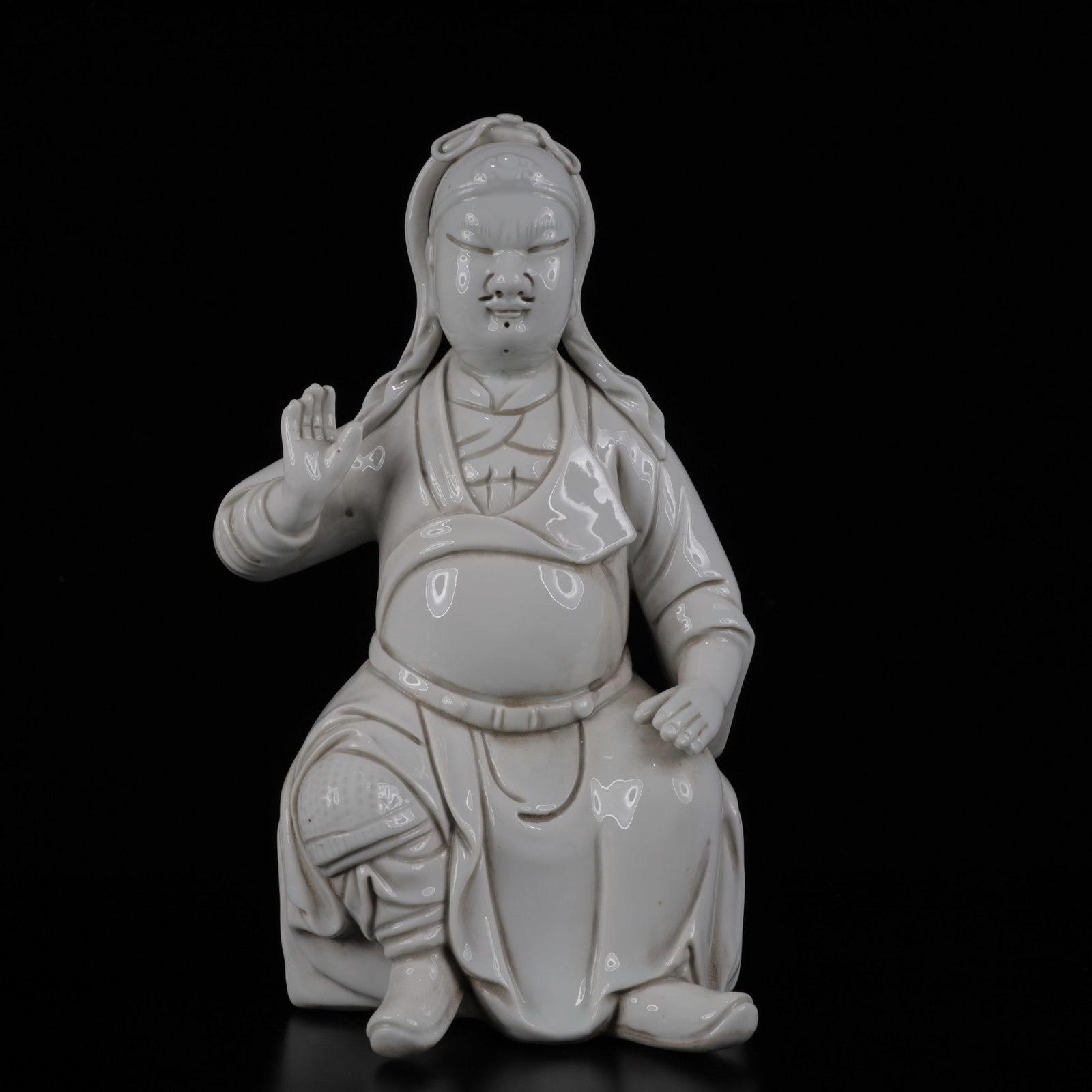 An Exquisite Blance-De-Chine Statue of Guangong: An Exquisite Blance-De-Chine Statue of Guangong,Qing Dynasty,China,Size:7.1inx5.9inx11.8in,Weight:2000g 德化瓷关公像,中国清代