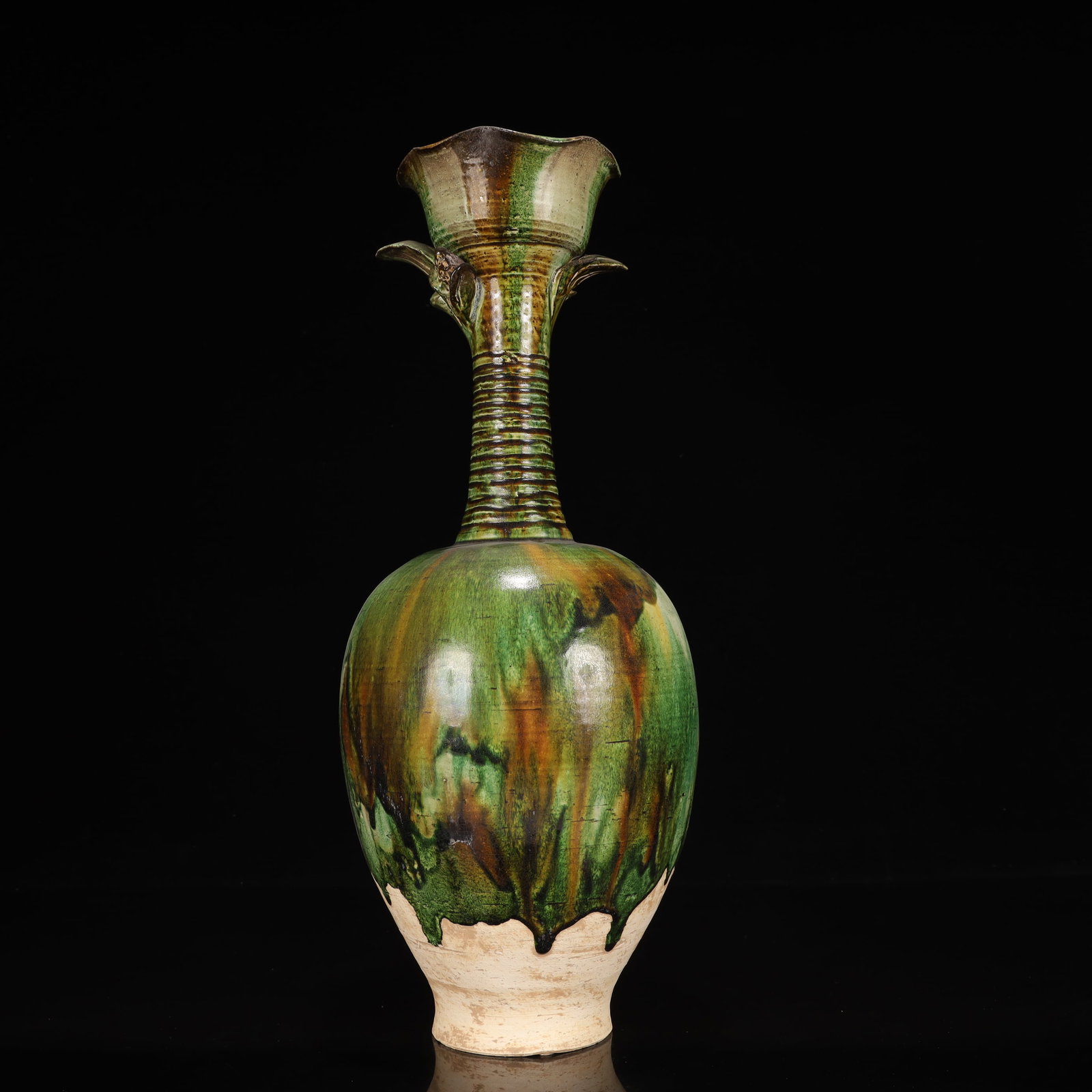 A Huge Tang Tri-Color Glazed Pottery Flower Pattern Vase (1 of 10)
