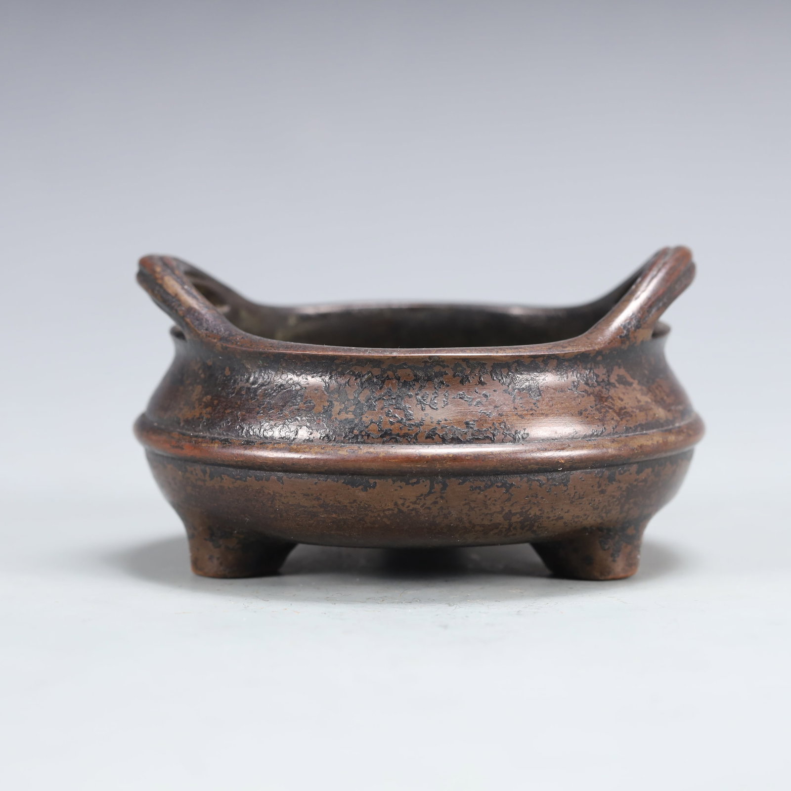 An Exquisite Bronze Double-Ears and Tripod Censer: An Exquisite Bronze Double-Ears and Tripod Censer,Ming Dynasty, China,Xuande Mark,Size:4.1inx2.2in Weight:750g