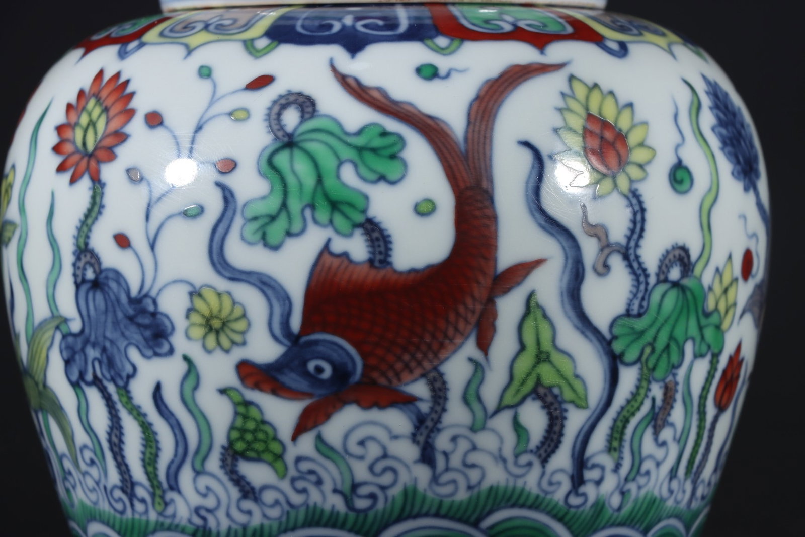 An Exquisite Doucai Hornwort Pattern Jar - 6