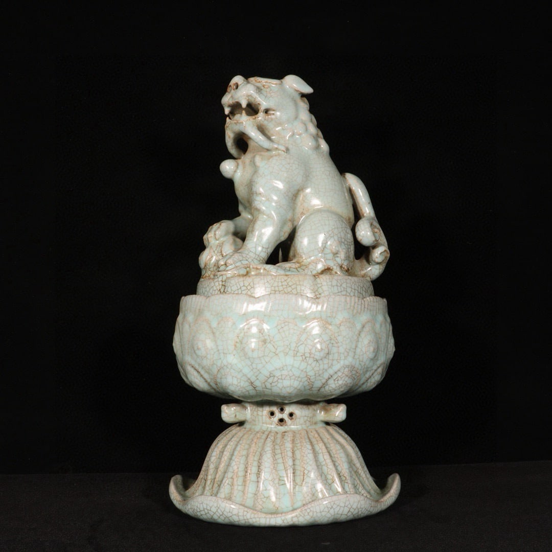 An Exquisite Ru yao Sky Blue Glazed Lion Censer: An Exquisite Ru yao Sky Blue Glazed Lion Censer,Song Dynasty,China,Size:14.6inx7.1in 汝窑天青釉狮子香炉,中国宋代