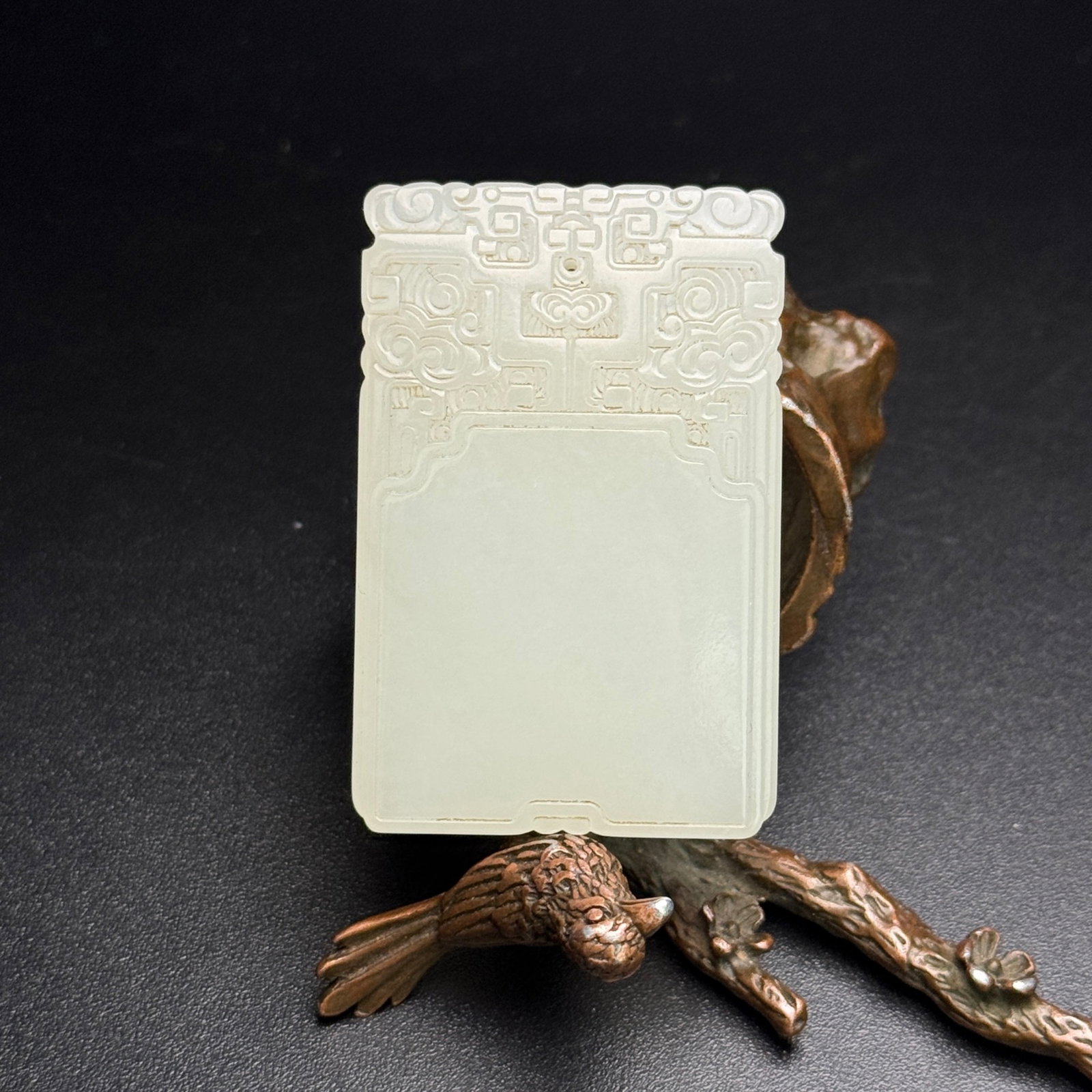 An Exquisite White Jade Auspicious Cloud Pattern Pendant: An Exquisite White Jade Auspicious Cloud Pattern Pendant,Qing Dynasty,China,Size:2.2inx1.5inx0.3in,Weight:43g 白玉祥云纹牌,中国清代