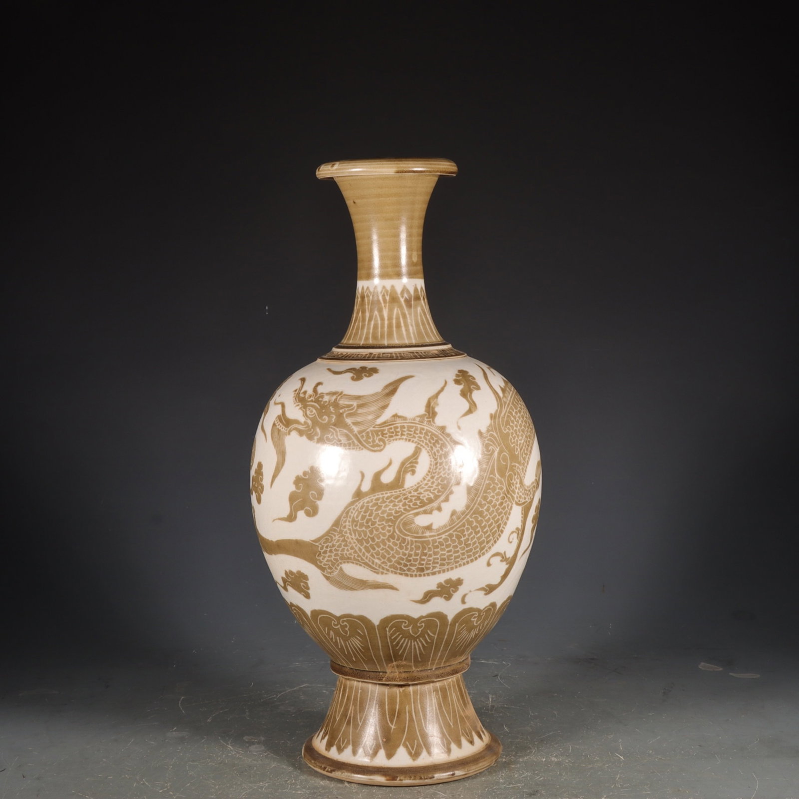 A Rare Ding yao Dragon Pattern Vase: A Rare Ding yao Dragon Pattern Vase,Song Dynasty,China,Size:13.7inx7.1in 定窑龙纹瓶,中国宋代