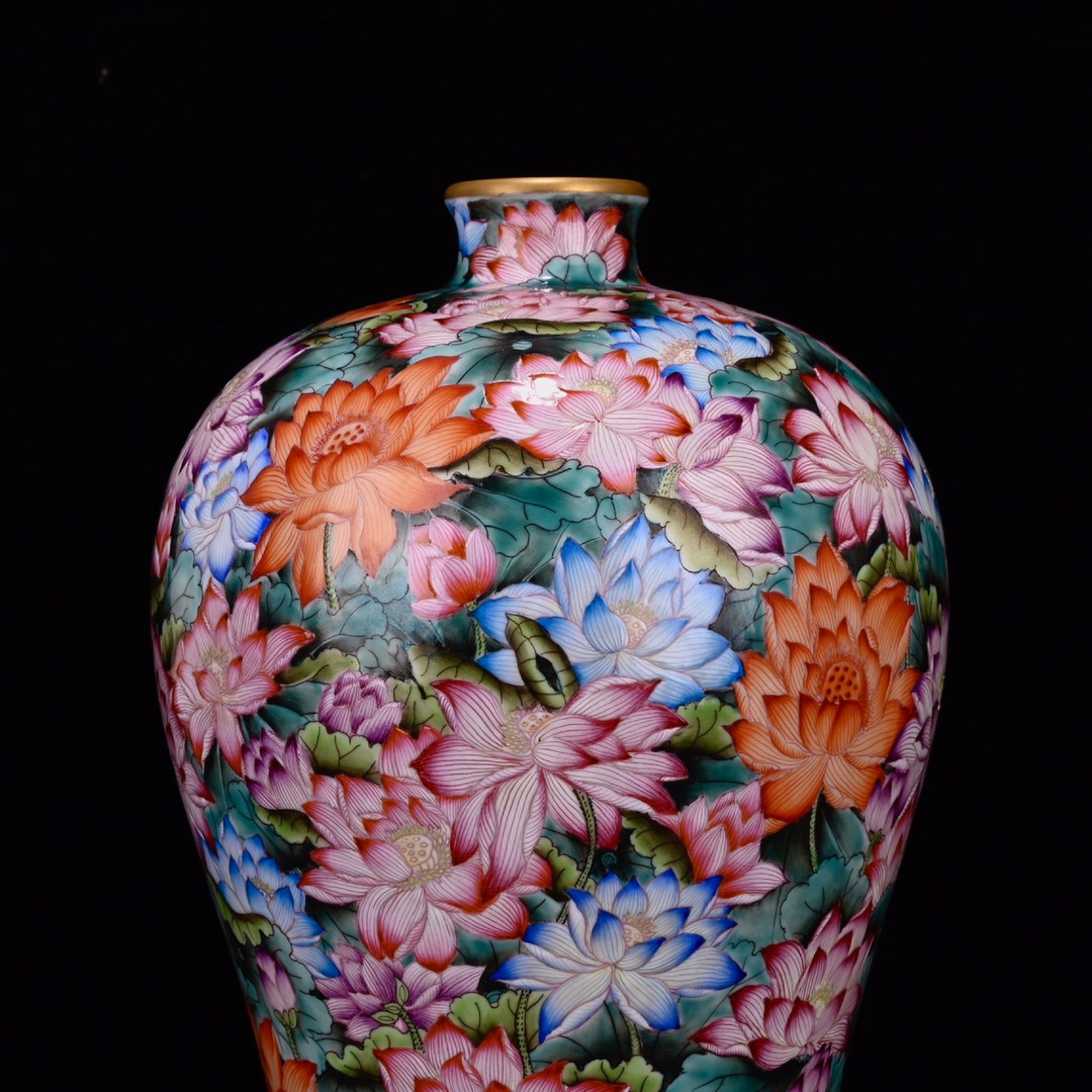 A Rare Enamel Lotus Pattern Vase - 3