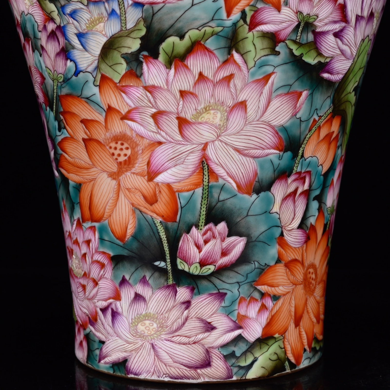 A Rare Enamel Lotus Pattern Vase - 4