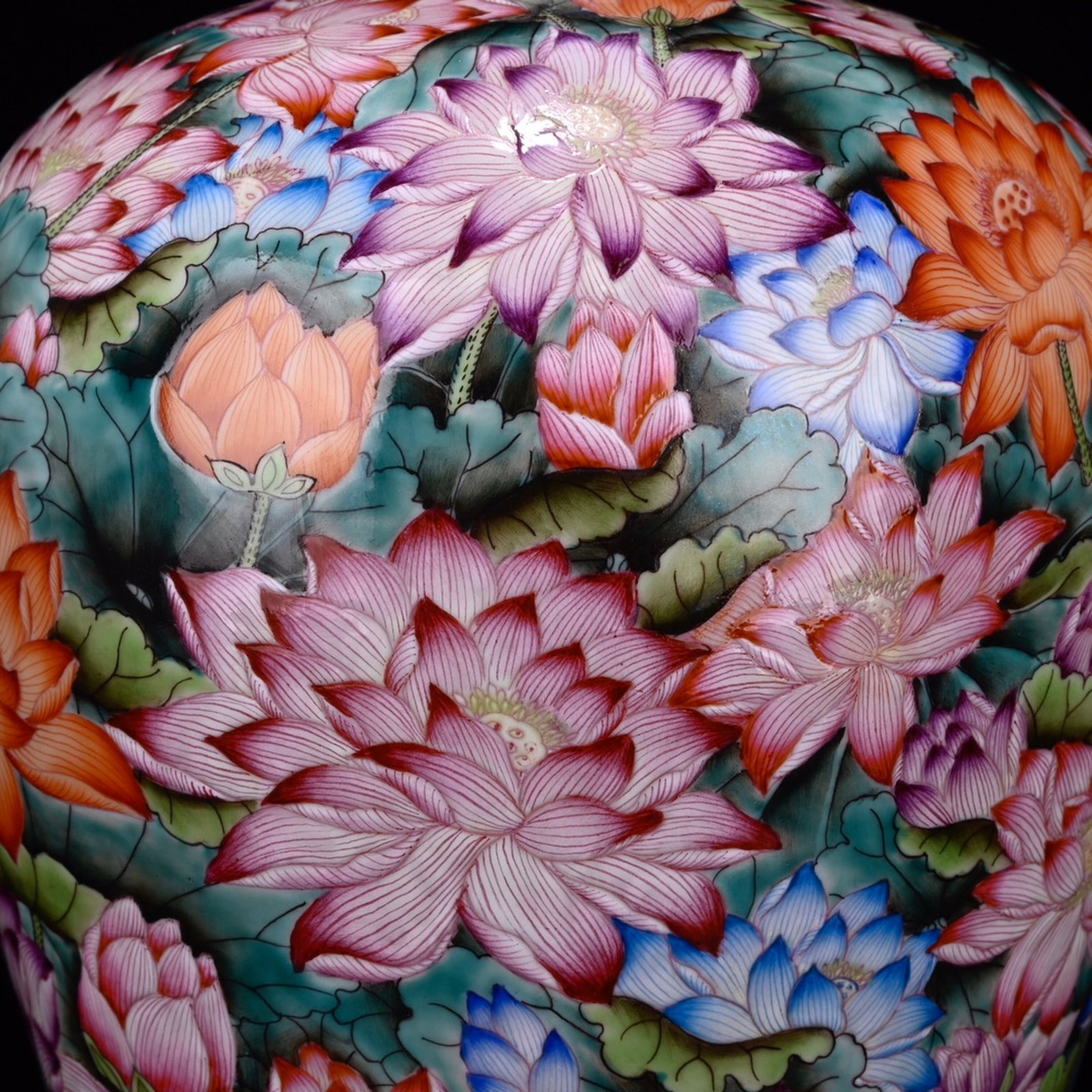 A Rare Enamel Lotus Pattern Vase - 5