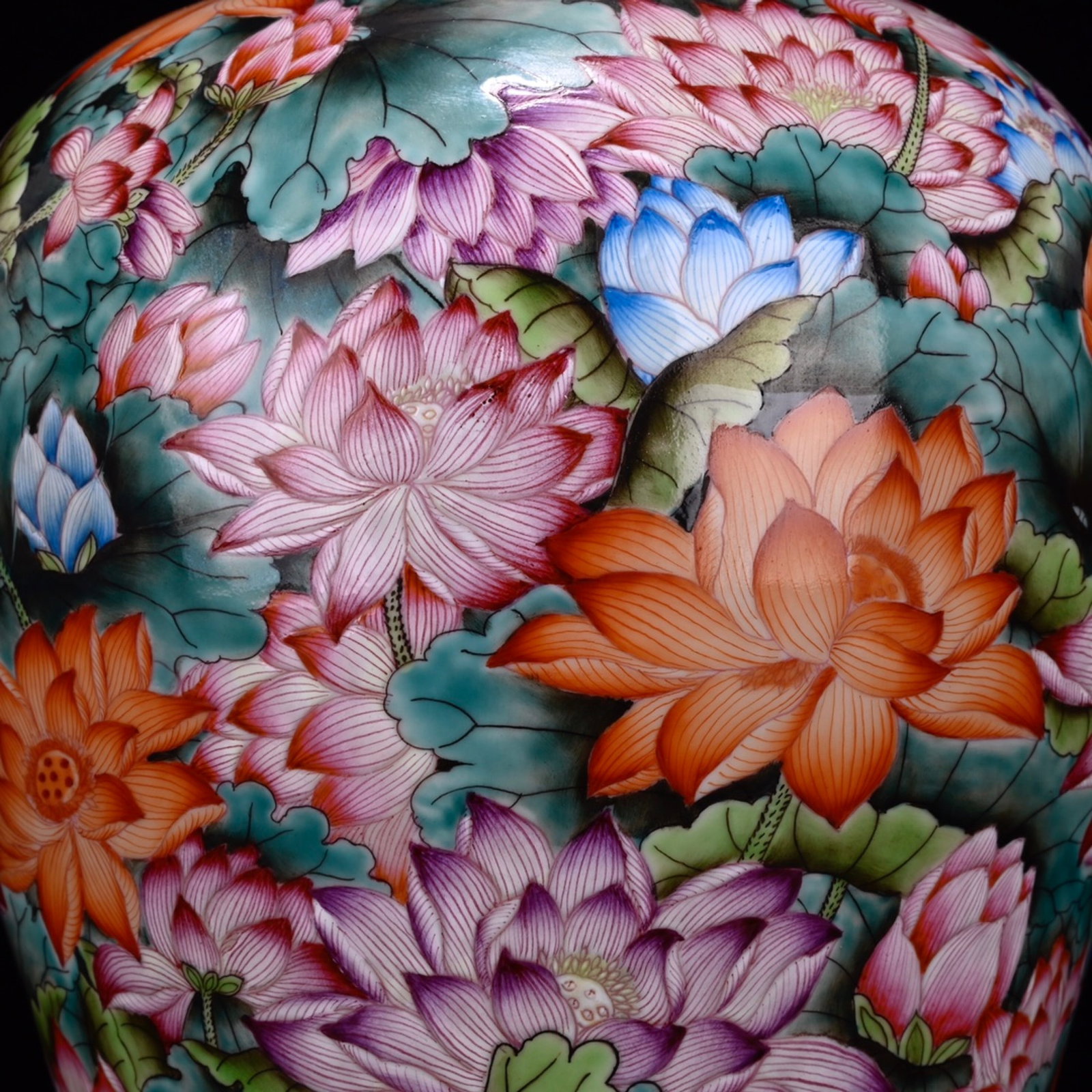 A Rare Enamel Lotus Pattern Vase - 6