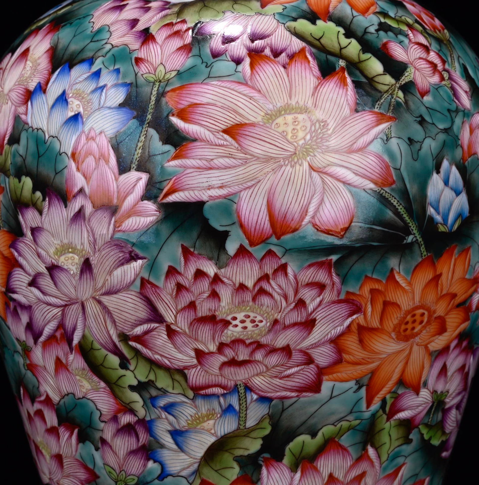 A Rare Enamel Lotus Pattern Vase - 7